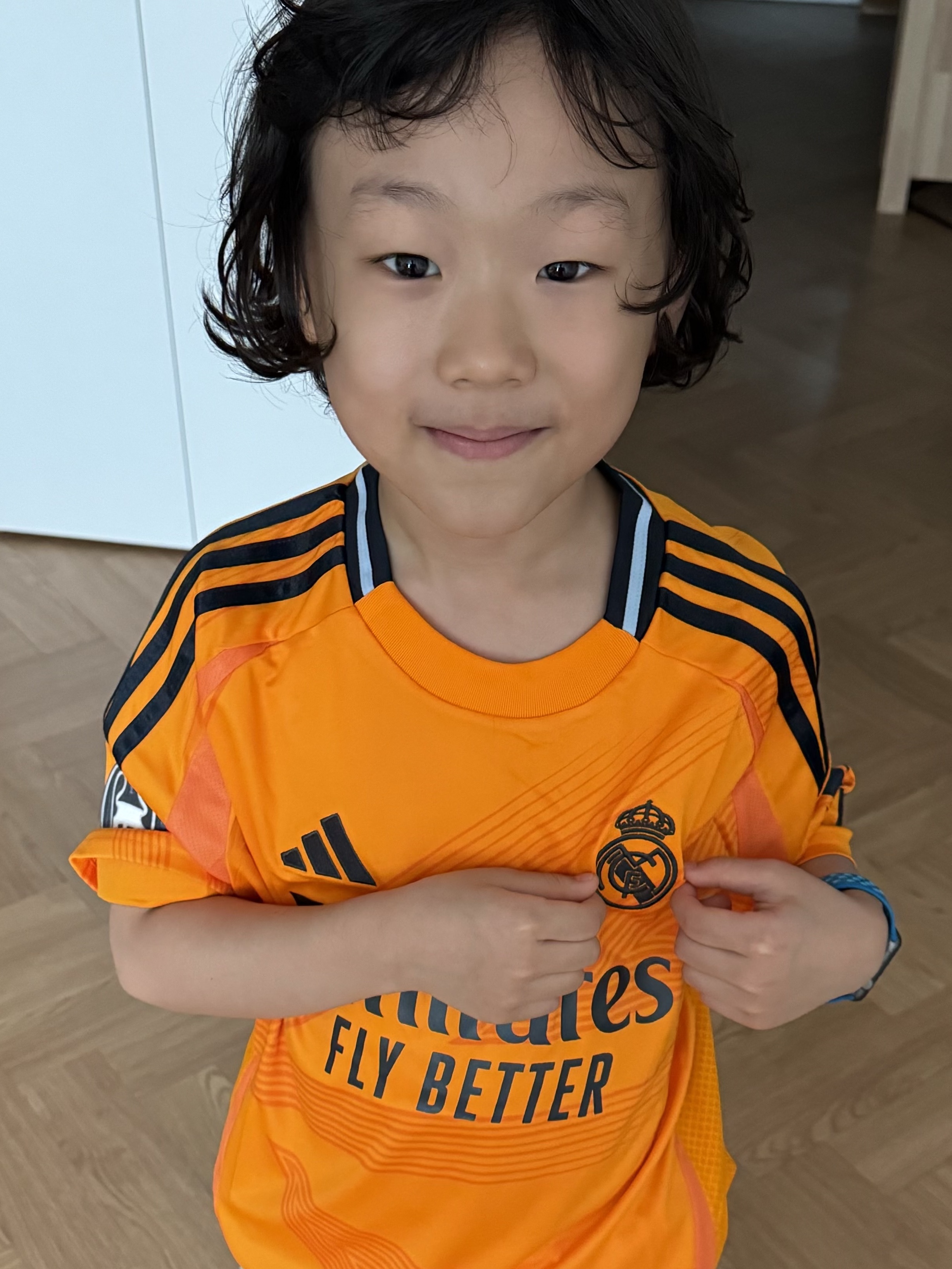 Adidas Real Madrid 2024/25 Away Jersey Crew Orange - US Sizing (Non Marking Ver.) 착용 스타일 - 3
