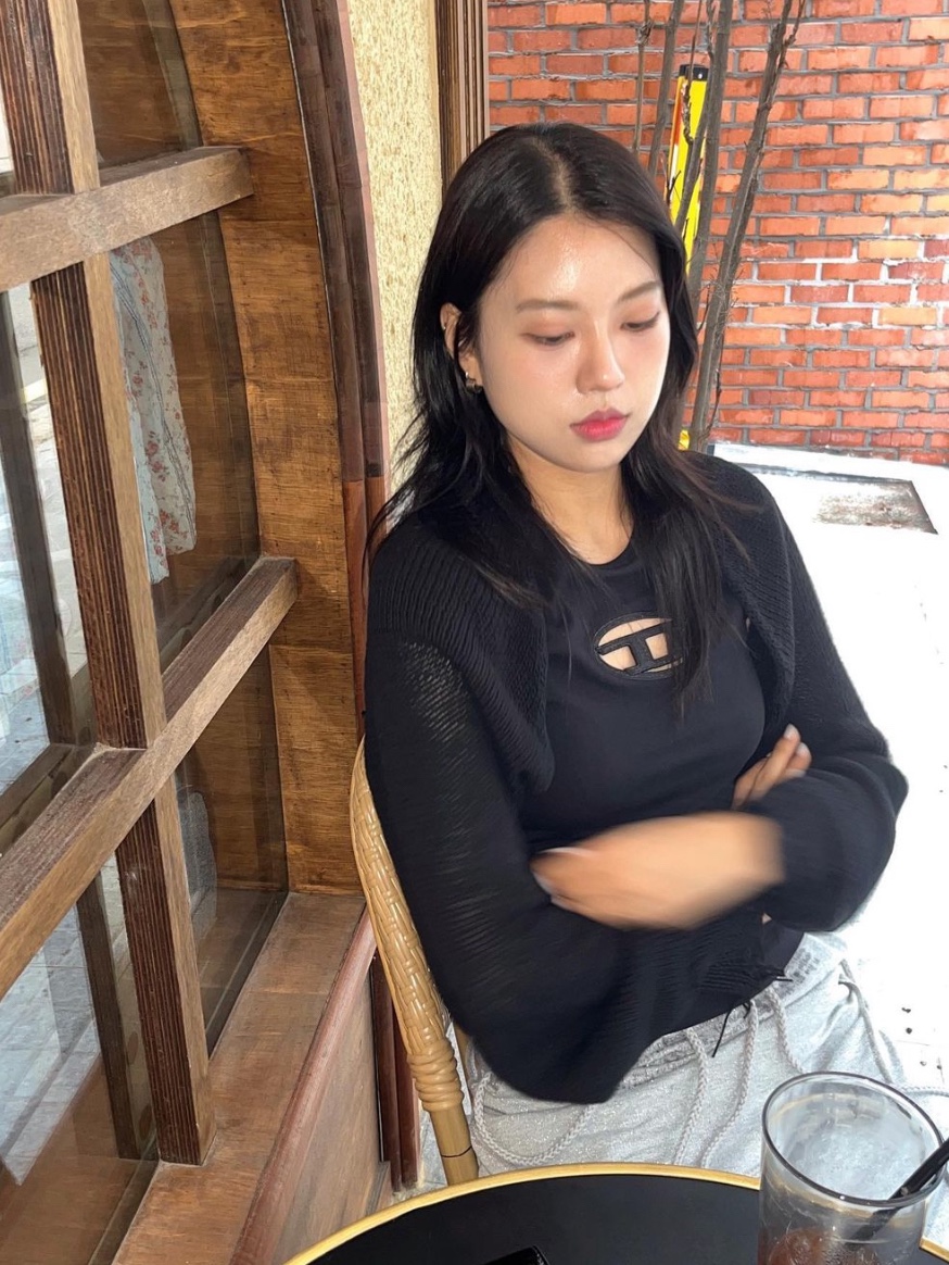 (W) Diesel T-Angie Peekaboo Logo T-Shirt Black 착용 스타일 - 3