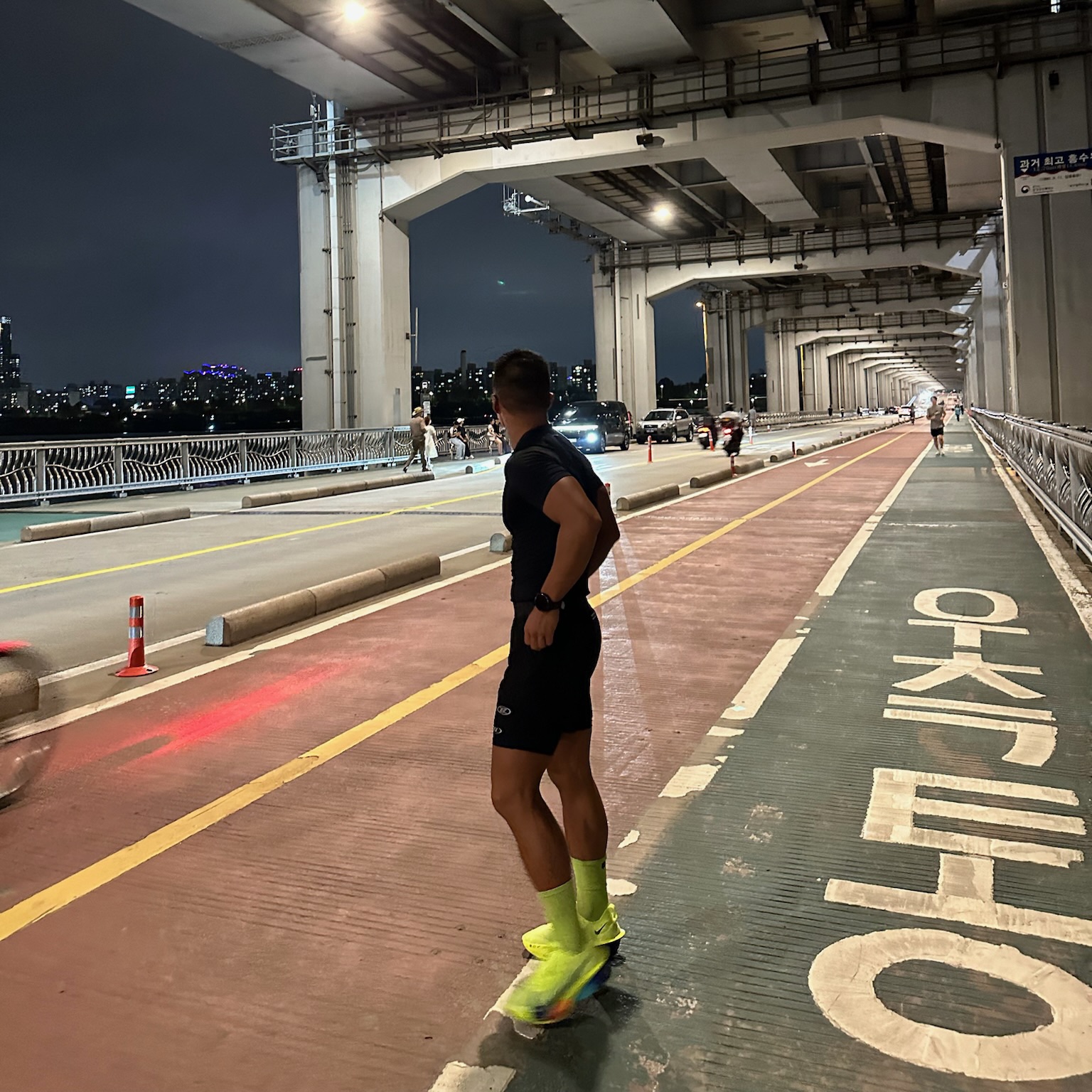 BORN TO WIN Outband BRN Active Shorts Black, BORN TO WIN Heritage Emblem Muscle Fit T-Shirts Black 착용 스타일