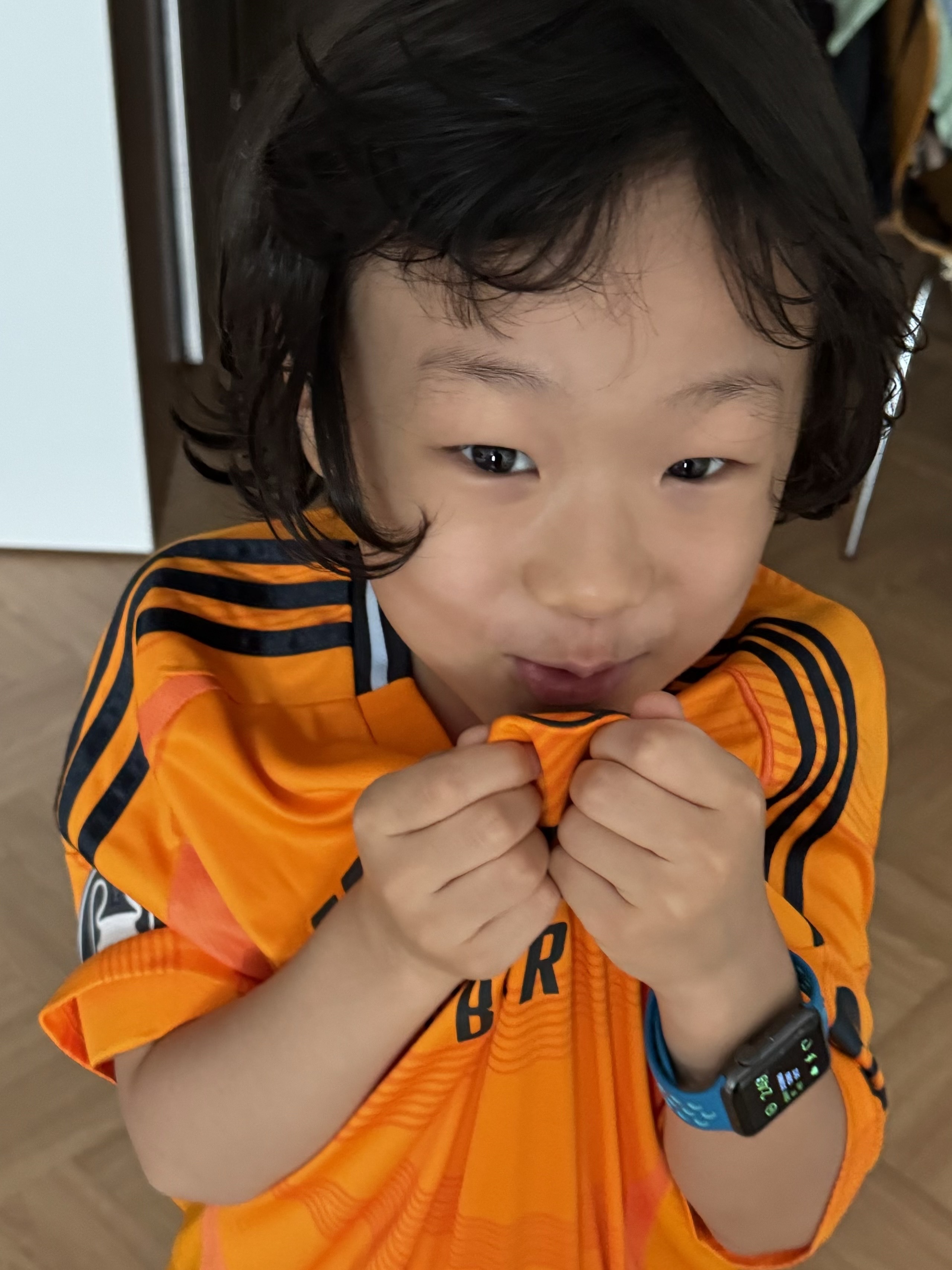 Adidas Real Madrid 2024/25 Away Jersey Crew Orange - US Sizing (Non Marking Ver.) 착용 스타일 - 6