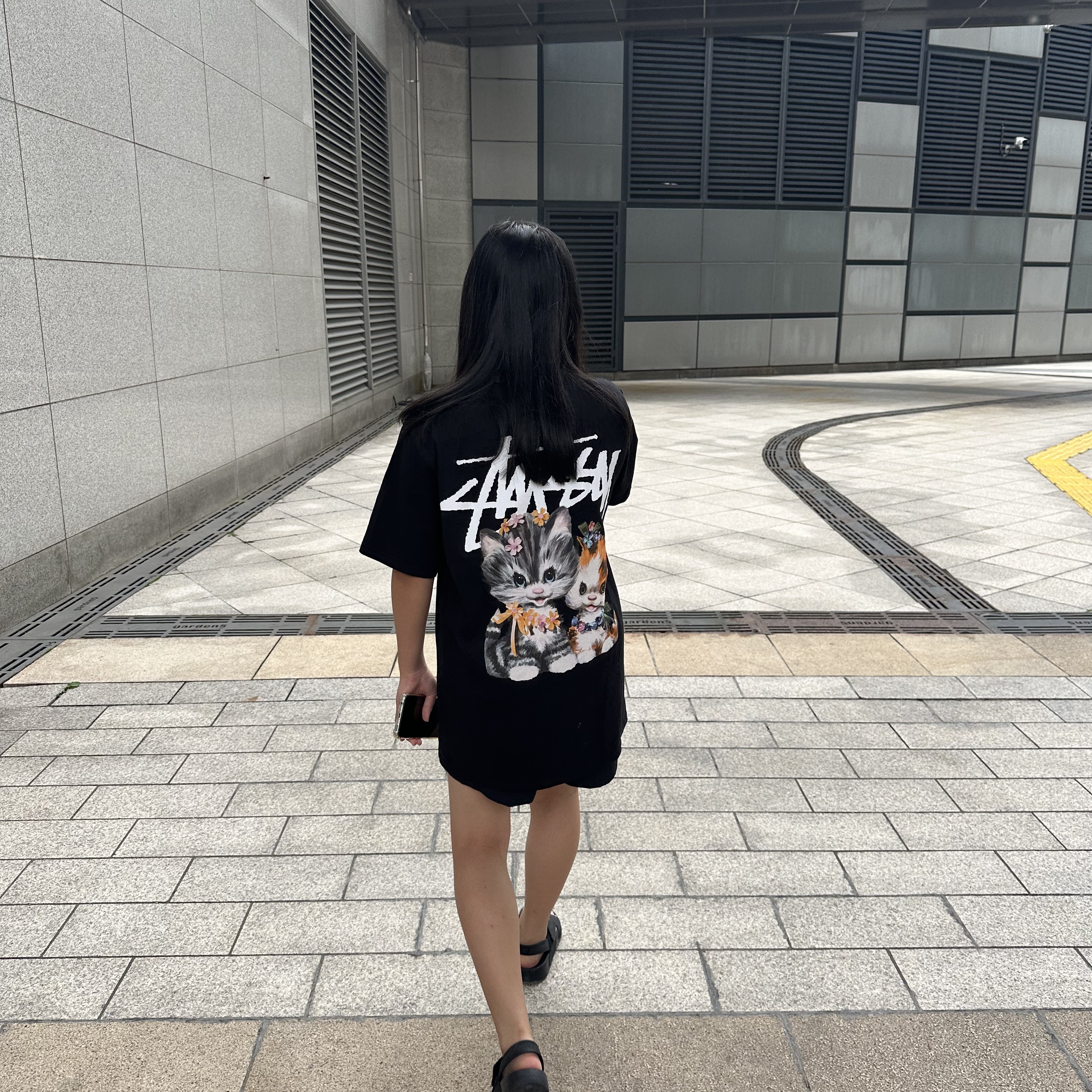 Stussy Kittens T-Shirt Black 착용 스타일