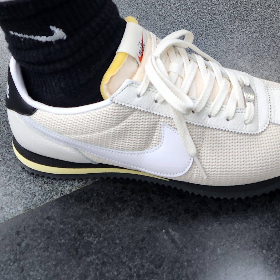 Nike Cortez Light Orewood Brown 착용 스타일 - 3