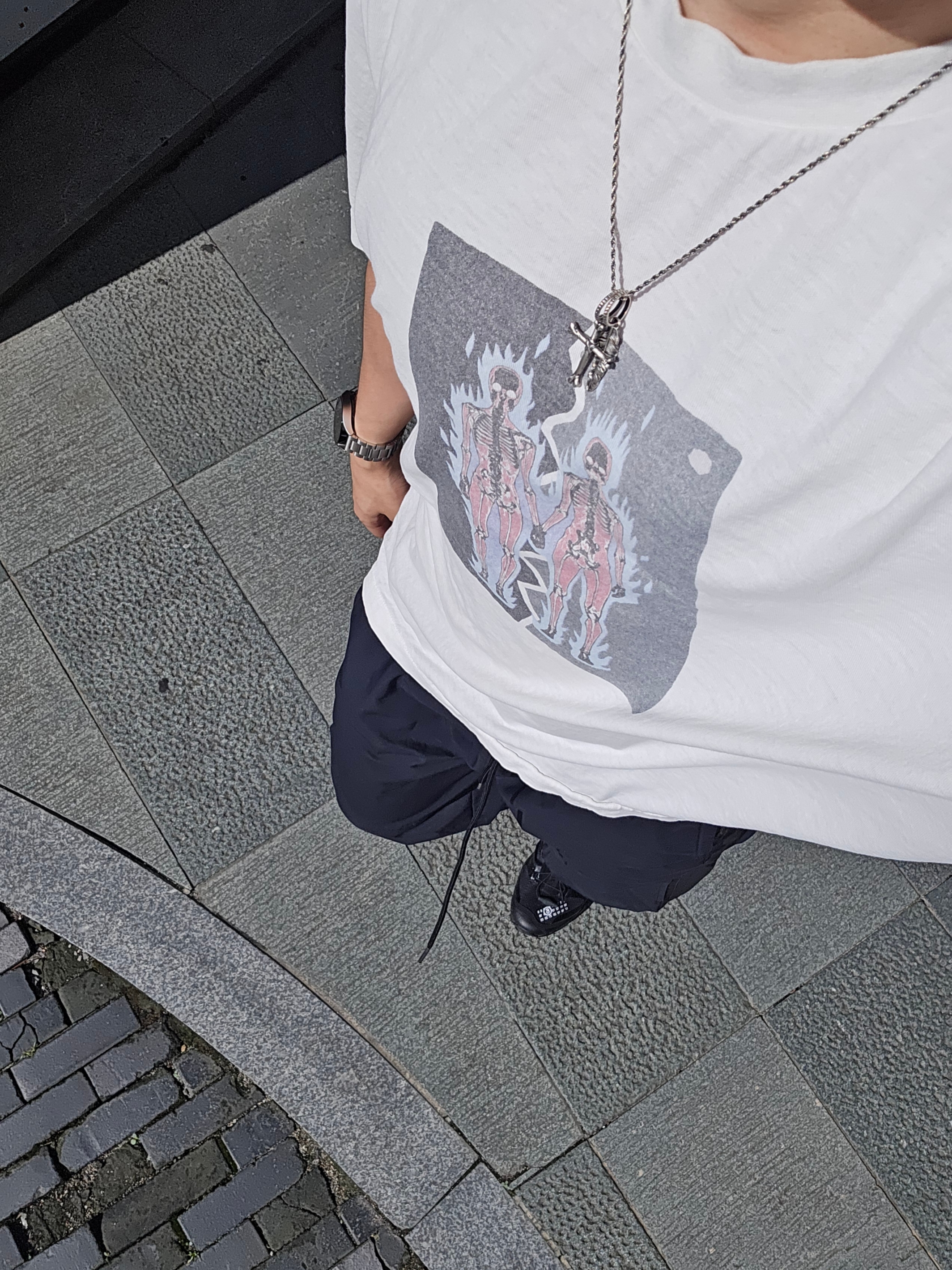 Polyteru 1/2 Graphic T-Shirt 'Skull Couple' White, Salomon x MM6 Maison Margiela XT-4 Mule Black 착용 스타일