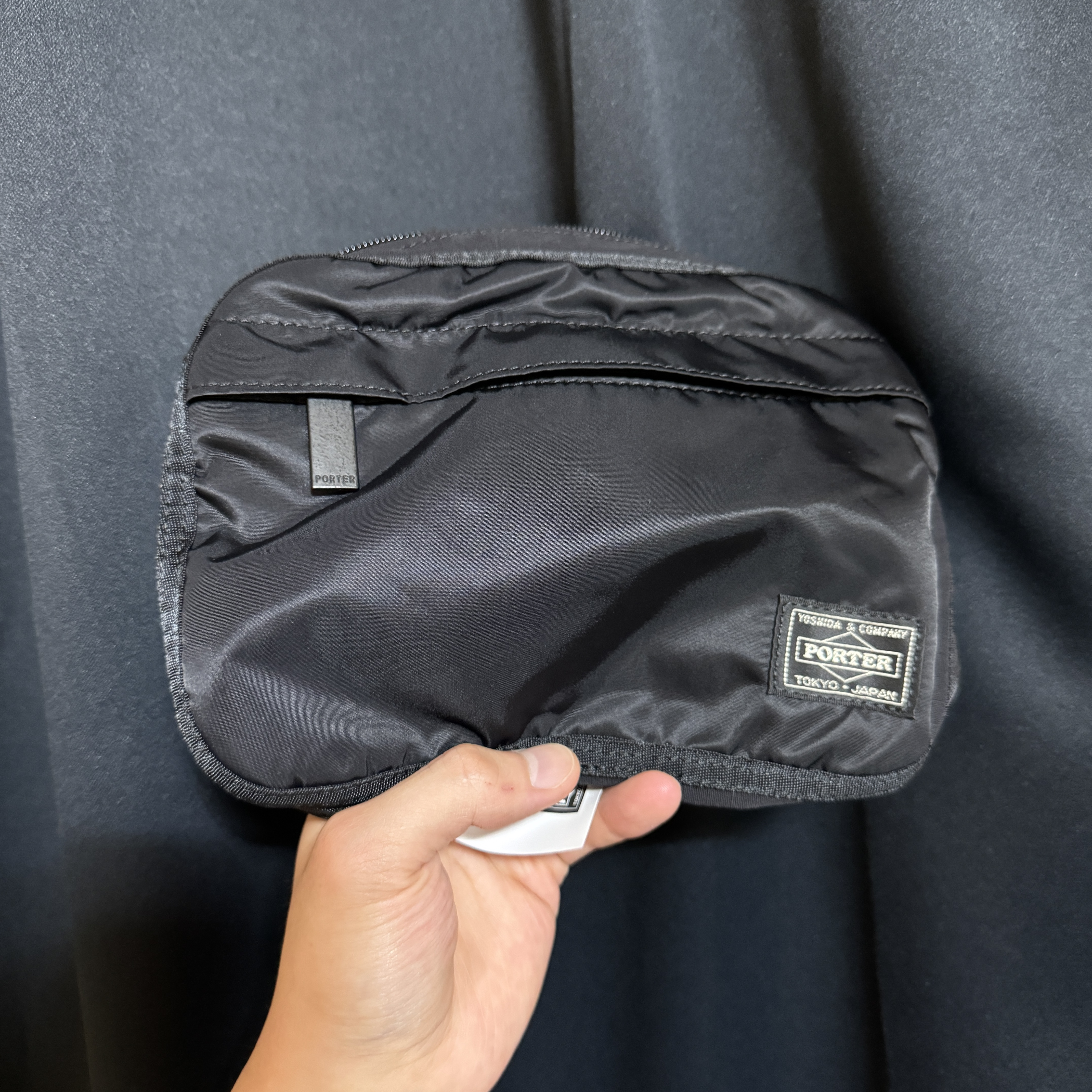 Porter Frame Shoulder Bag Black 착용 스타일
