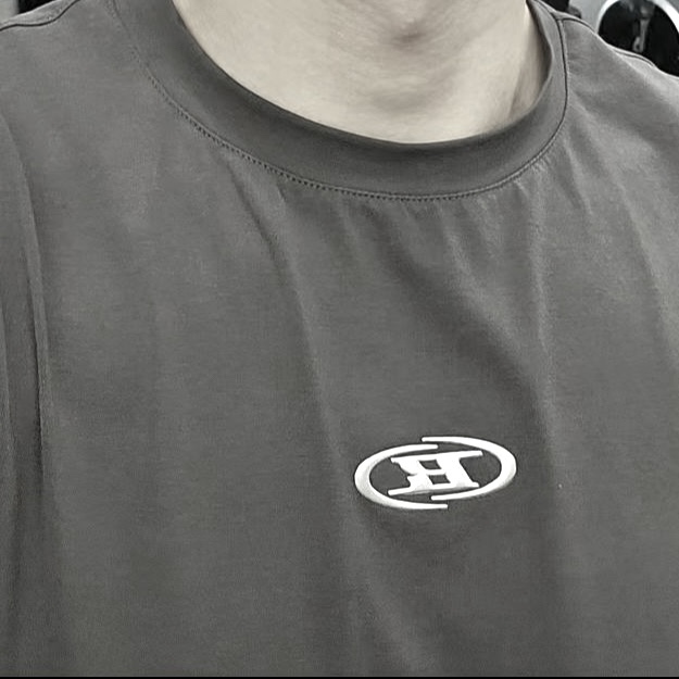 BORN TO WIN Silver B Over Fit T-Shirts Charcoal 착용 스타일
