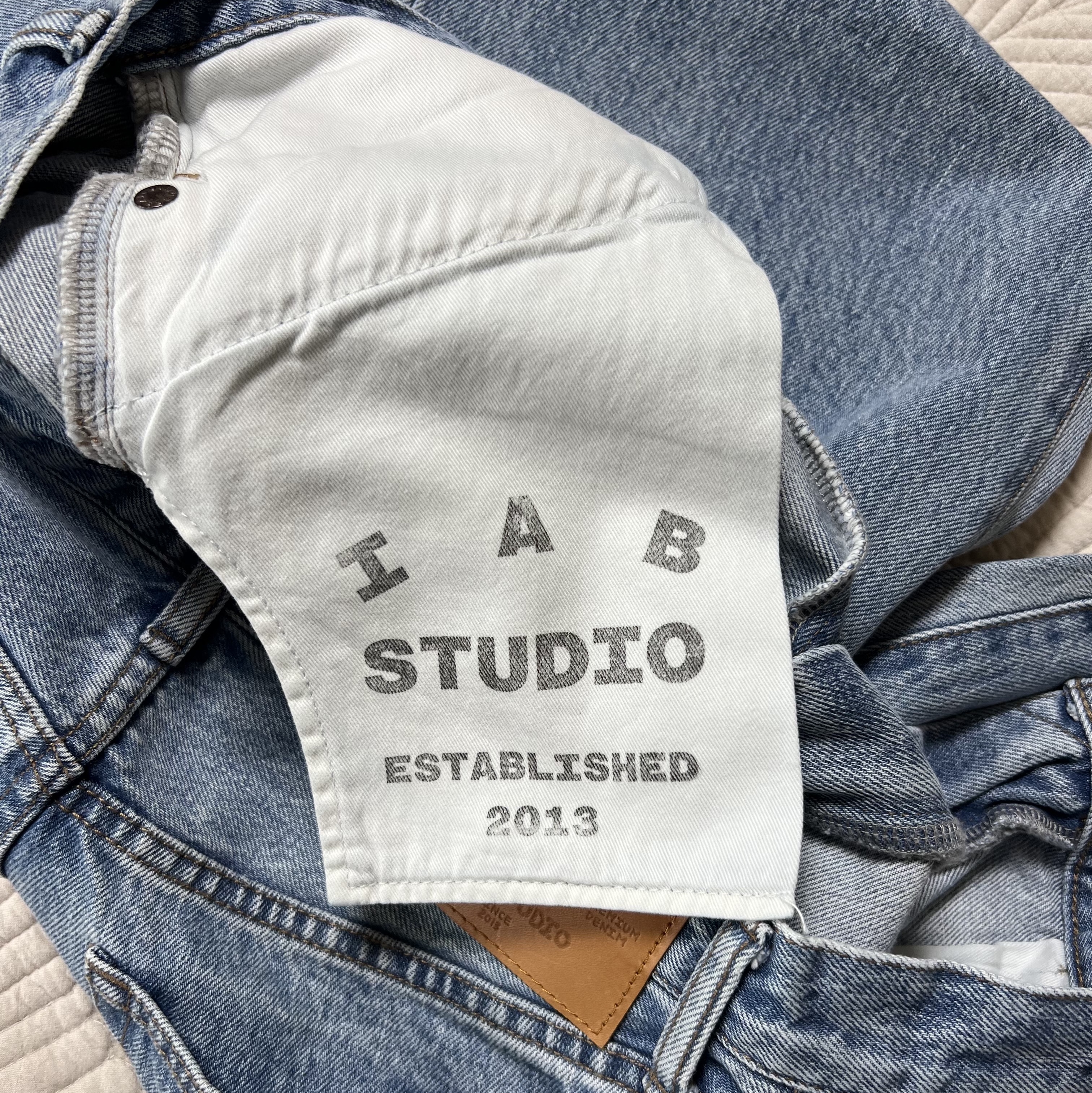 IAB Studio Japanese Washed Denim Pants Blue 착용 스타일 - 5