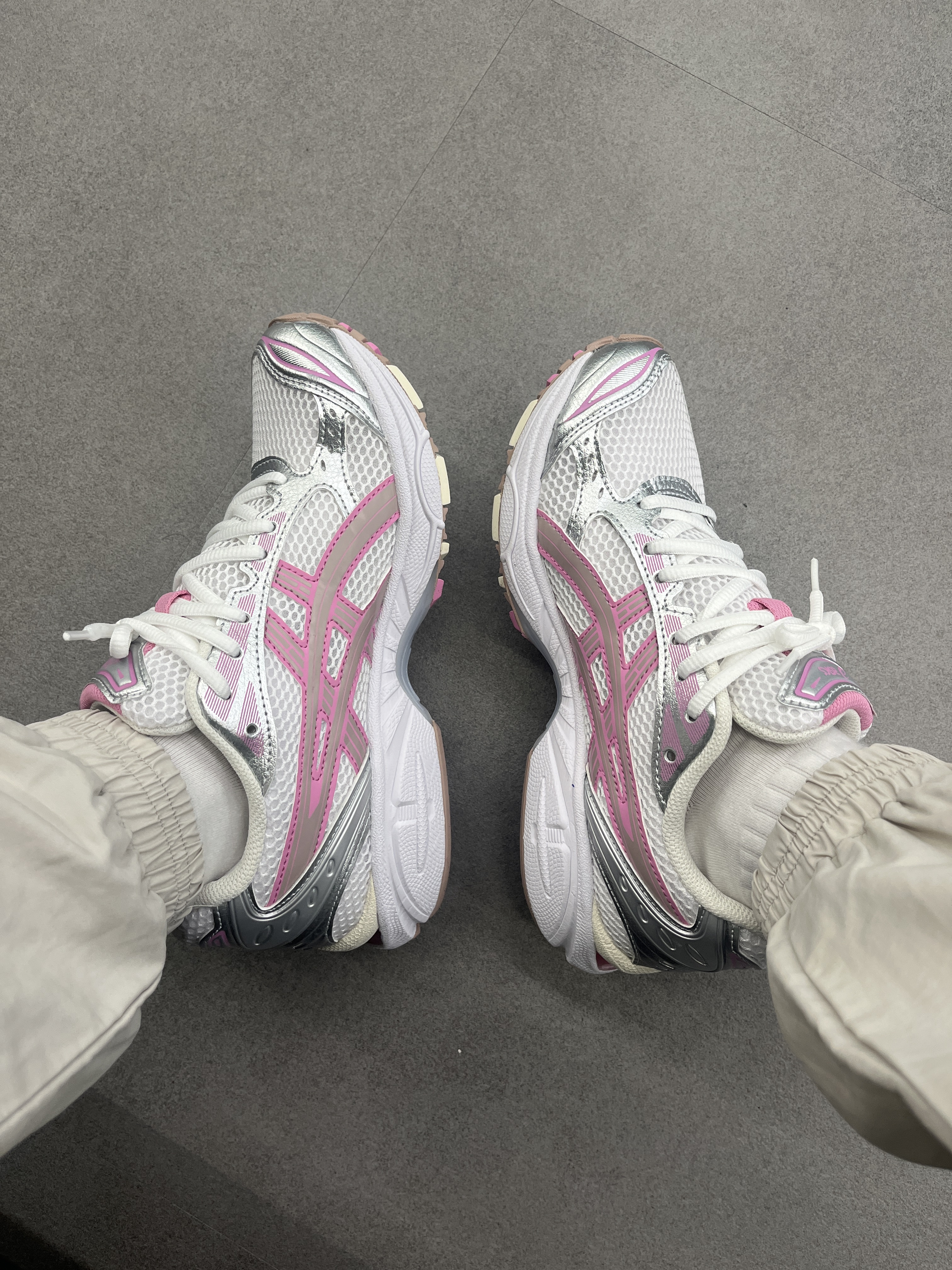 Asics Unlimited Gel-Kayano 14 White Fawn 착용 스타일 - 1