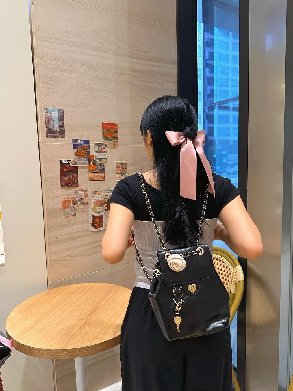 Anoetic Heart Corssage Backpack Black 착용 스타일