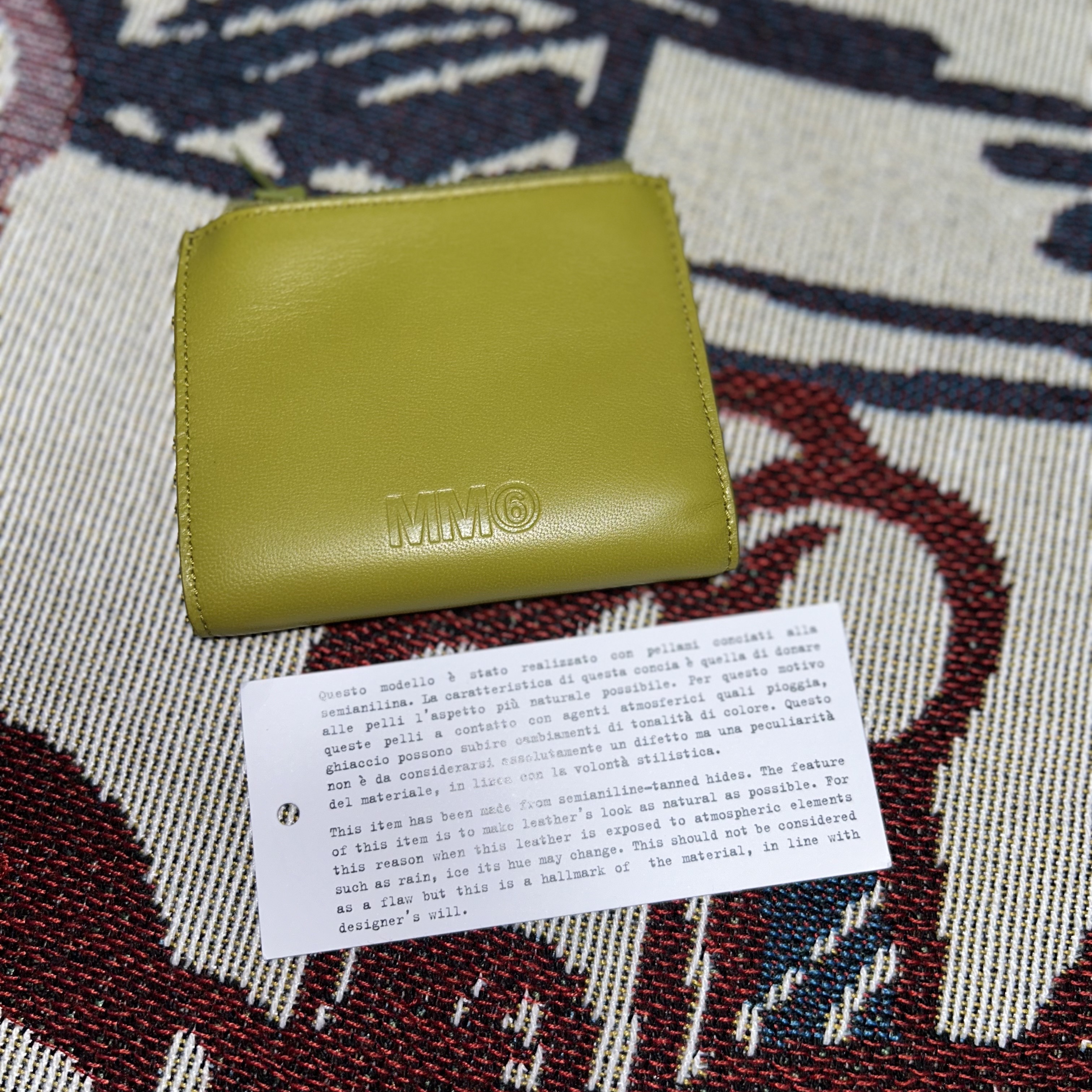 MM6 Maison Margiela Zip Around Wallet Green Glow 착용 스타일 - 1