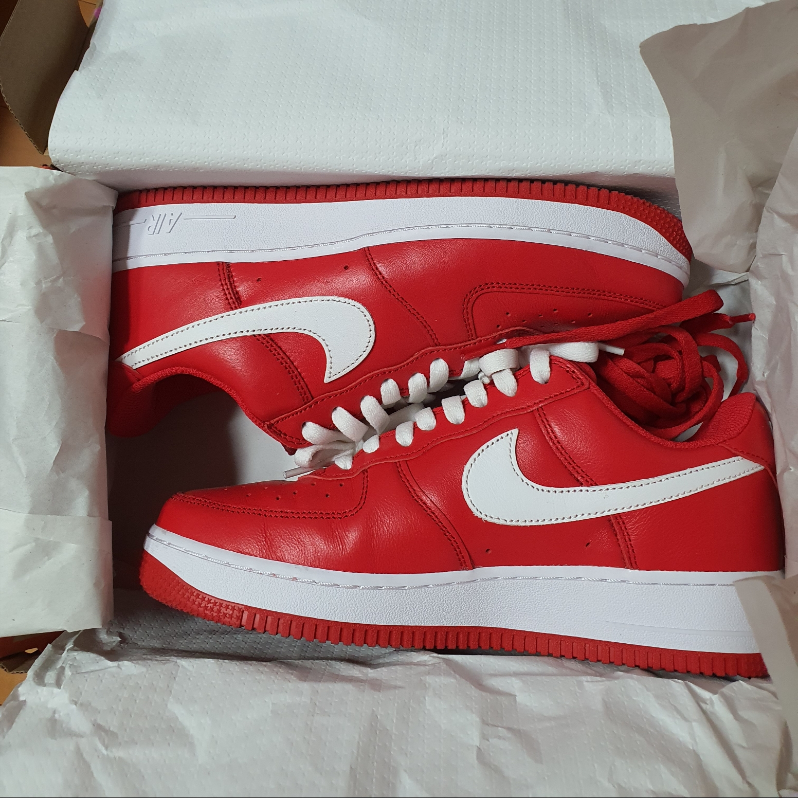 Nike Air Force 1 Low Retro Color of the Month University Red 착용 스타일