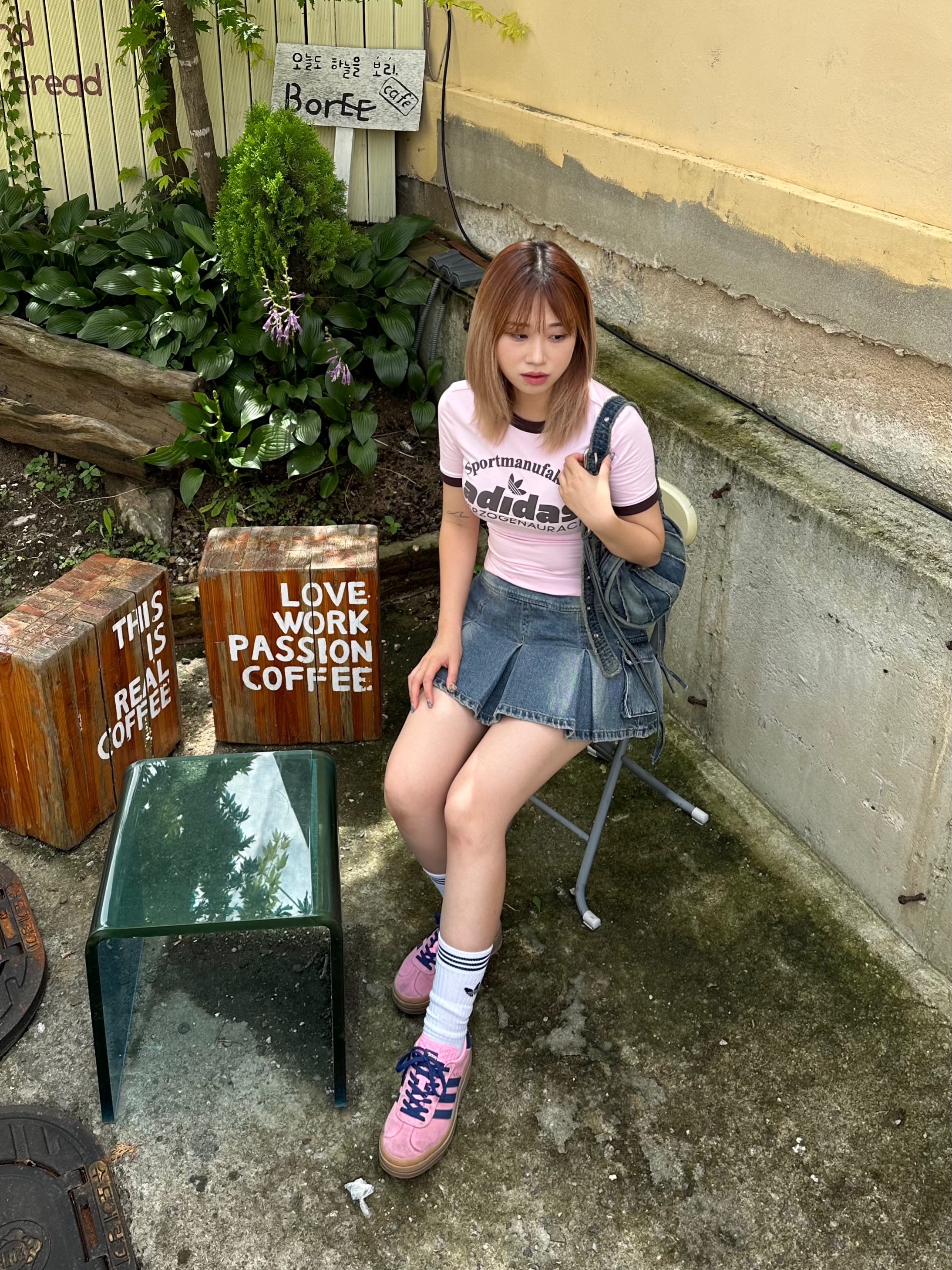 (W) Adidas Gazelle Bold Pink Glow Victory Blue, (W) Adidas Retro Graphic T-Shirt Pink - KR Sizing 착용 스타일 - 1