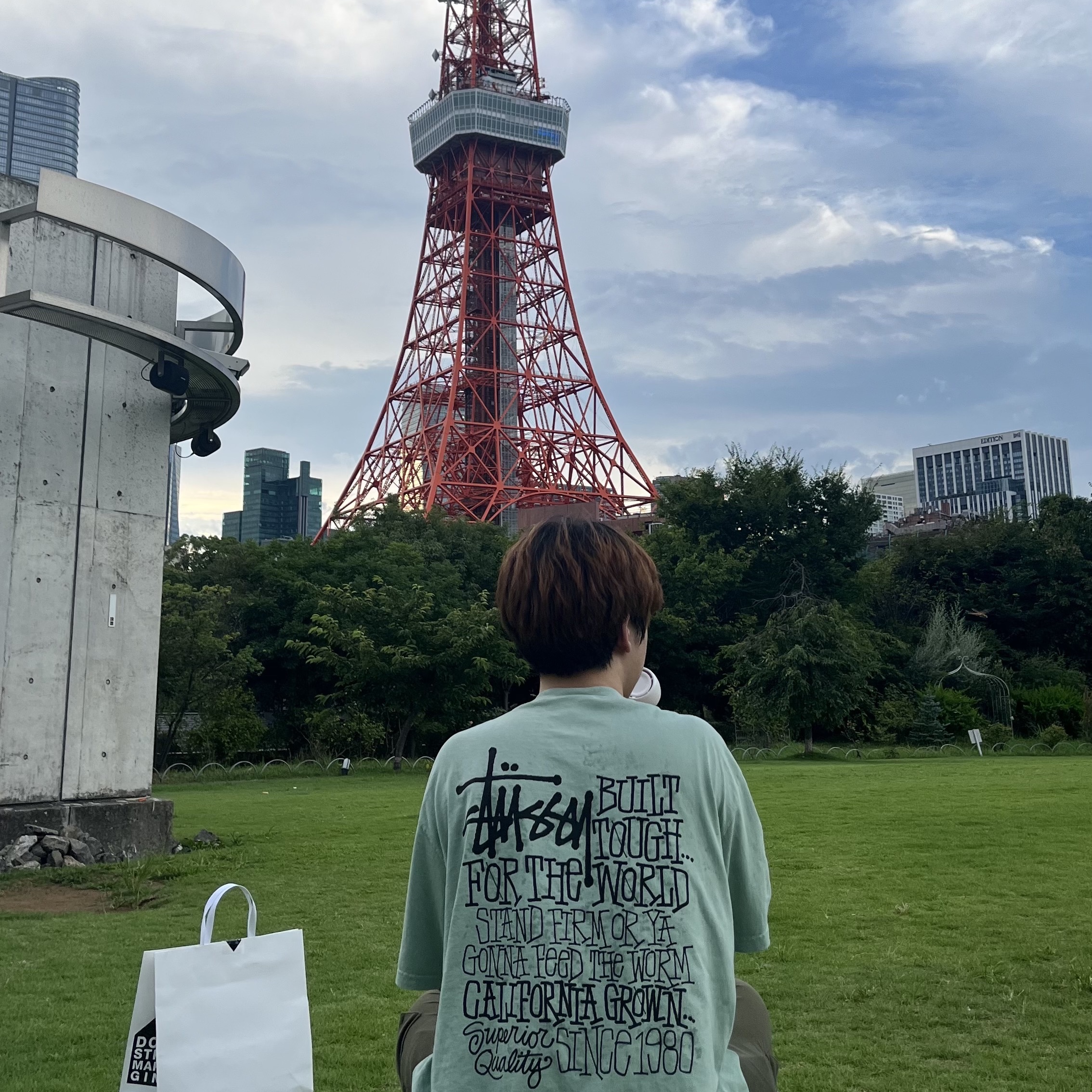 Stussy California Grown Pigment Dyed T-Shirt Granite 착용 스타일