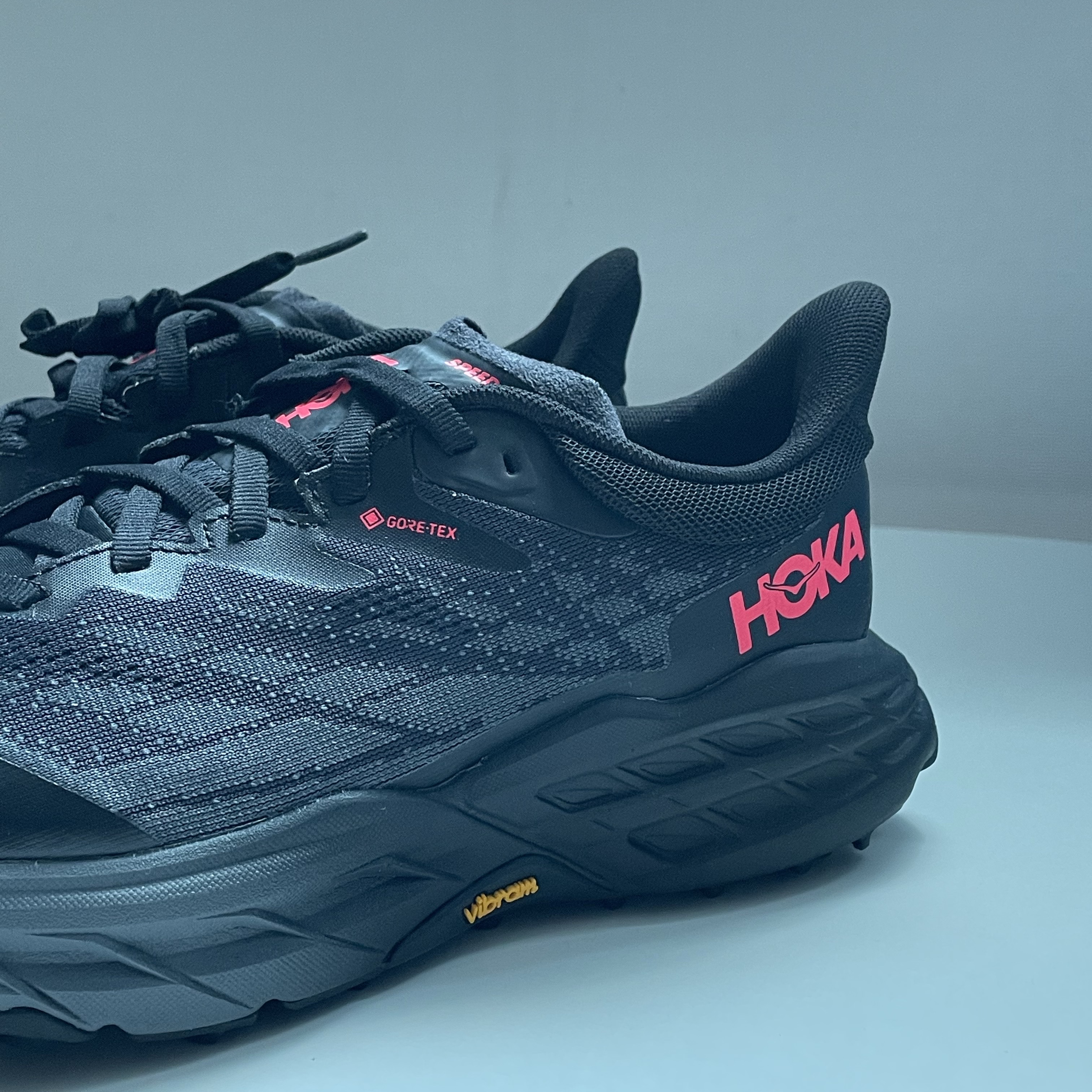 (W) Hoka Speedgoat 5 Gore-Tex Black 착용 스타일 - 5