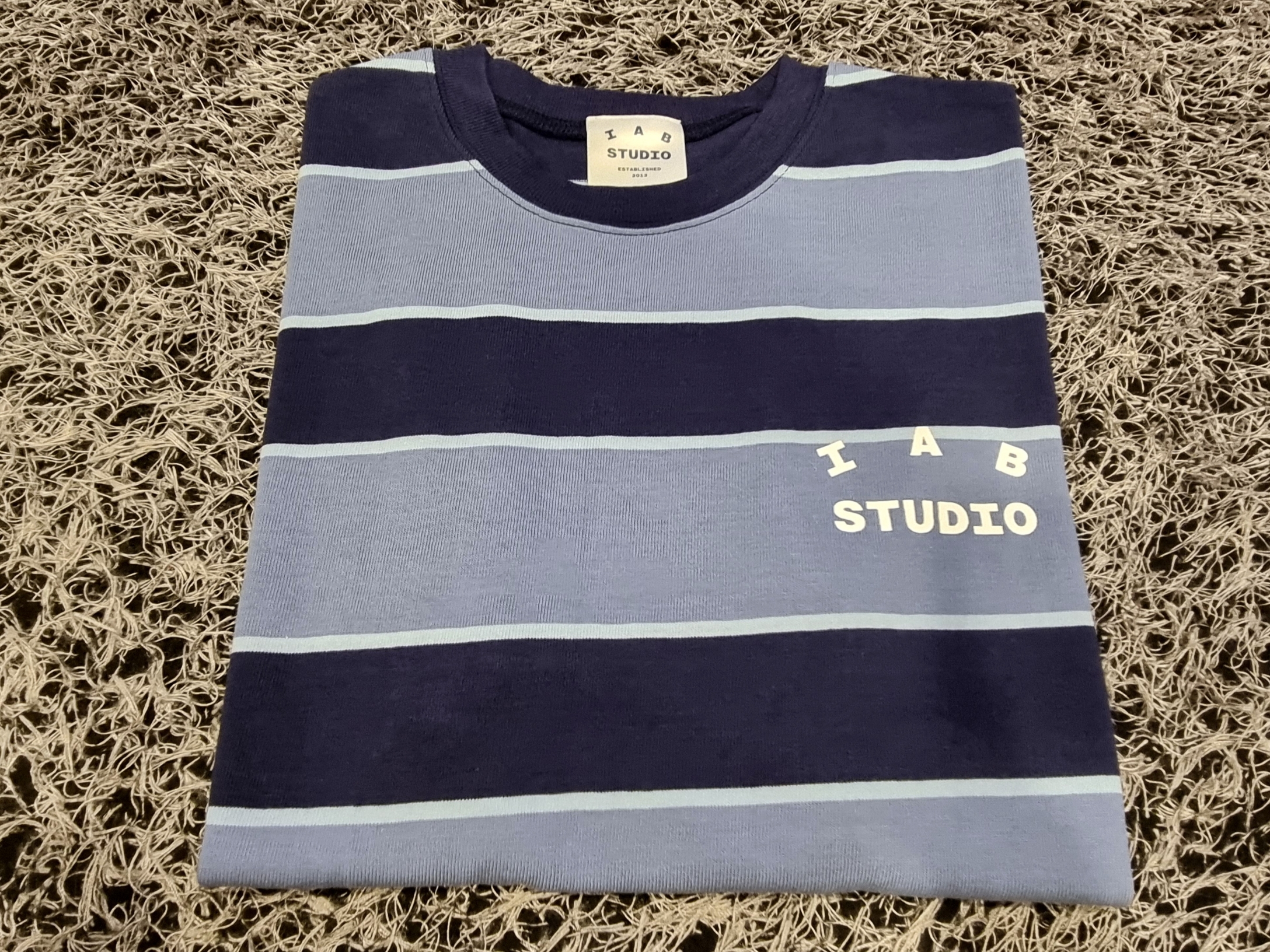 IAB Studio Established T-Shirt White Black, IAB Studio Striped T-Shirt Blue White 착용 스타일 - 2