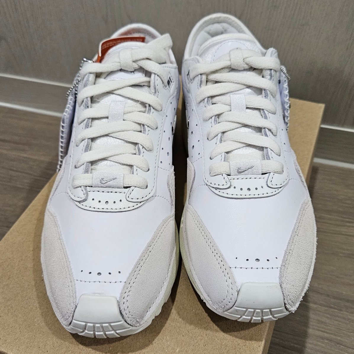 Nike x Jacquemus Air Max 1 '86 Sail and Summit White 착용 스타일 - 2