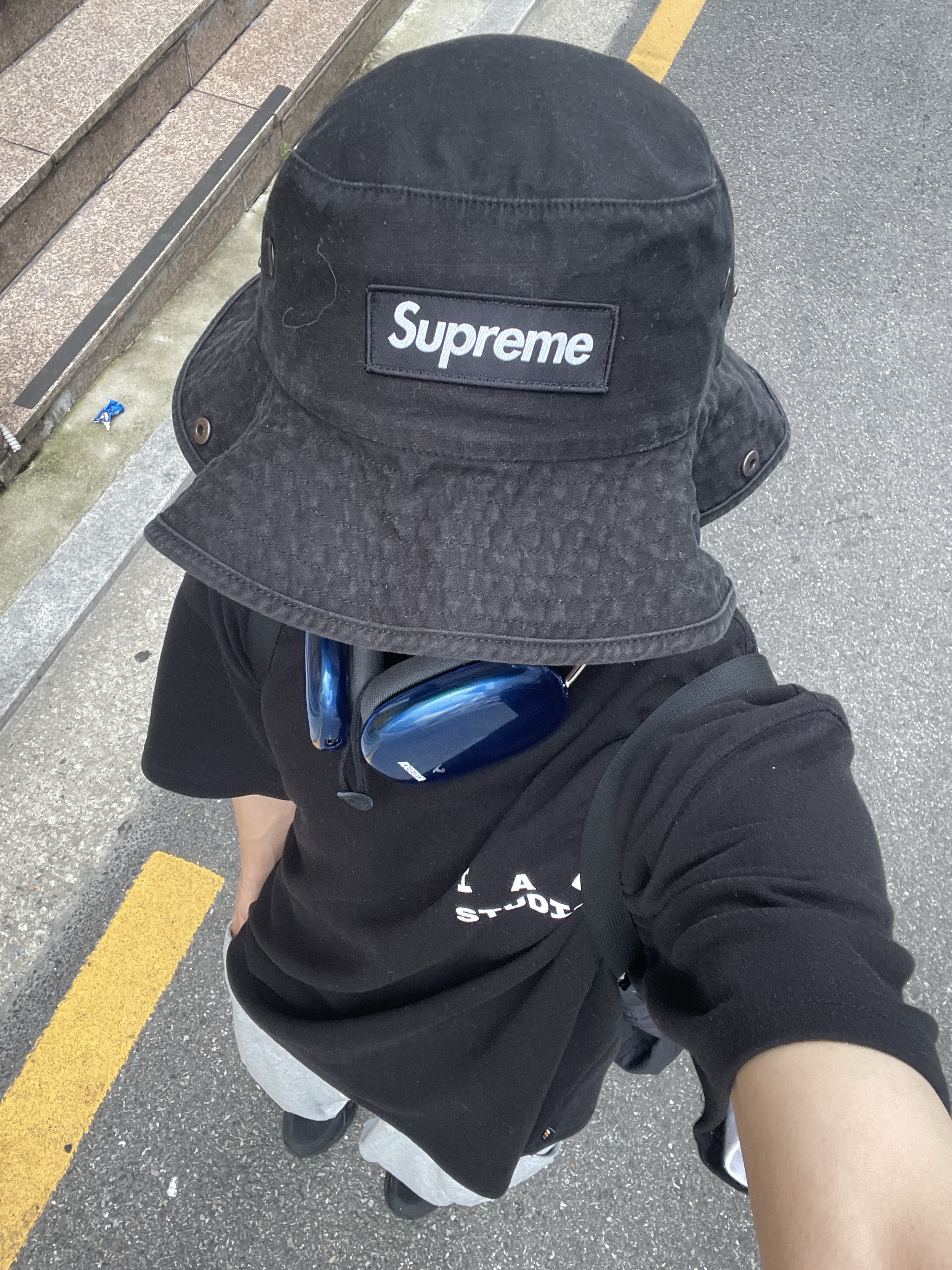 IAB Studio 10th Anniversary T-Shirts Pack White & Black (2 Pack), Supreme Mesh Small Backpack Black - 23SS 착용 스타일 - 1
