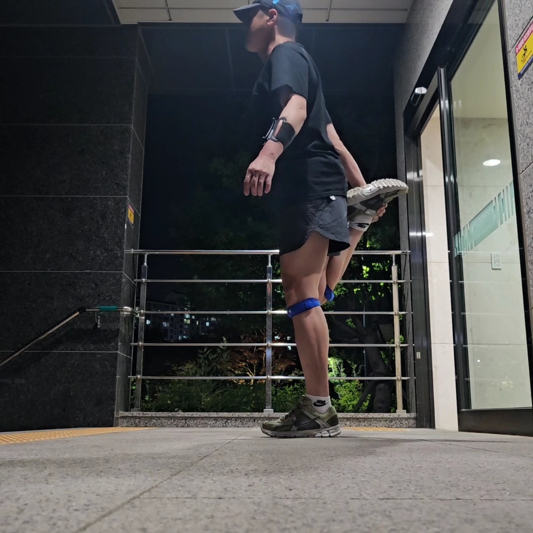 Nike x Off-White NRG Hat Black, Nike x Off-White NRG Woven Shorts Black - Asia 착용 스타일 - 2