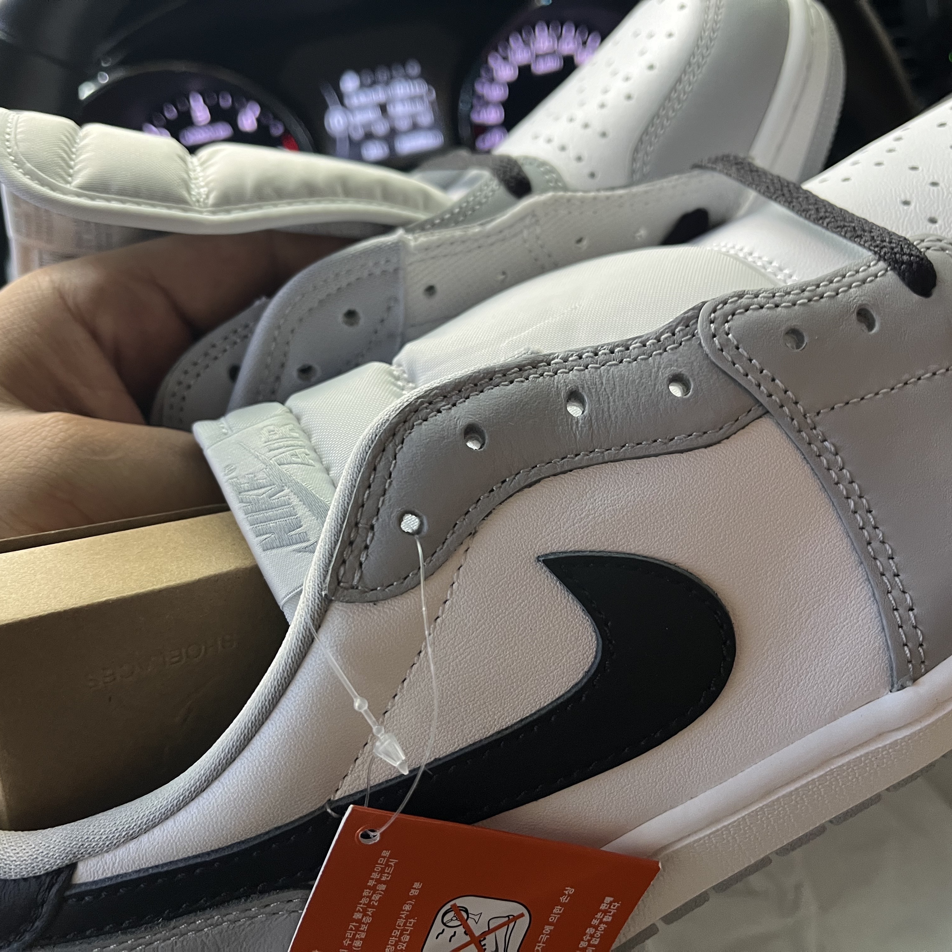 Jordan 1 Retro Low OG Wolf Grey and White 착용 스타일