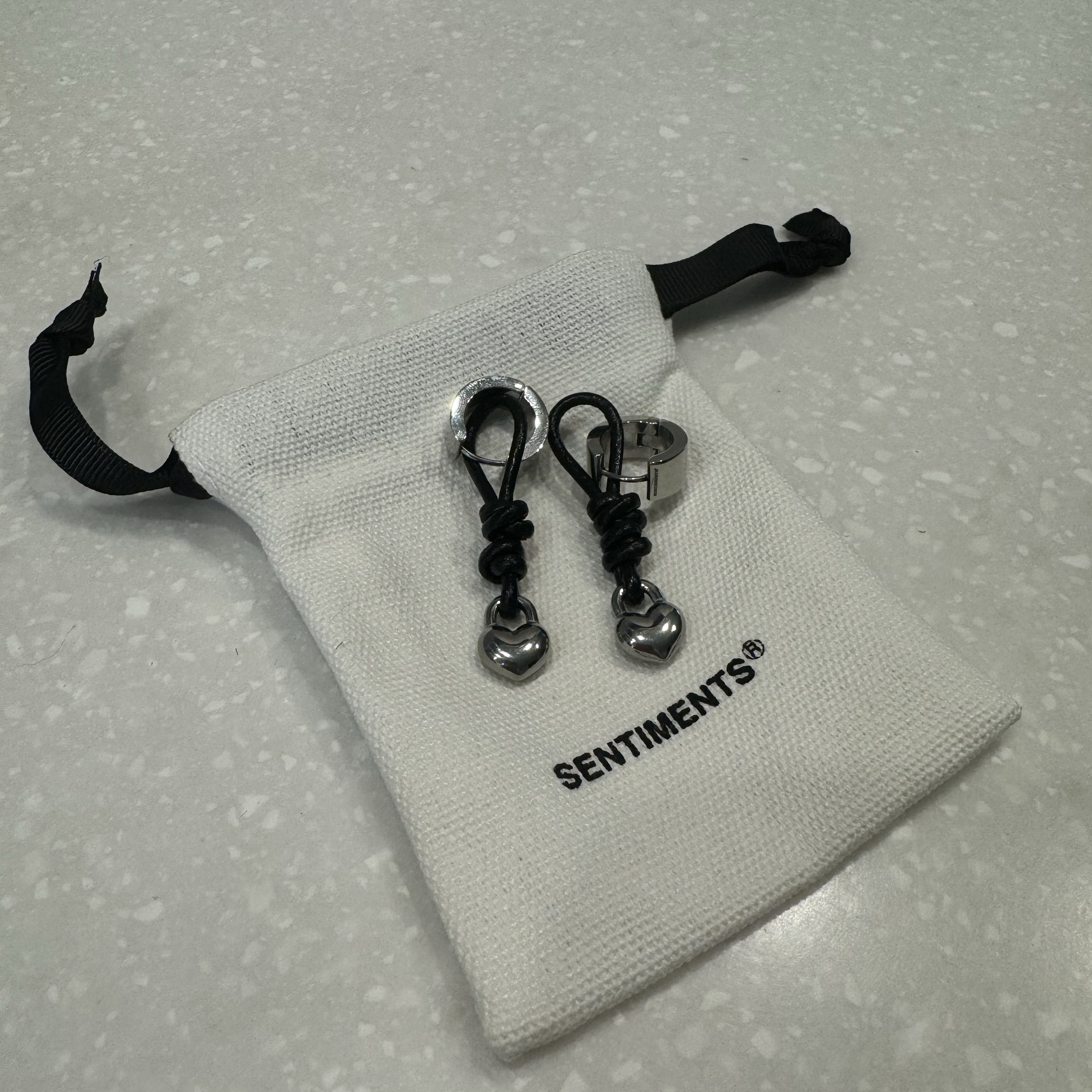 Sentiments No.255 Earring 착용 스타일