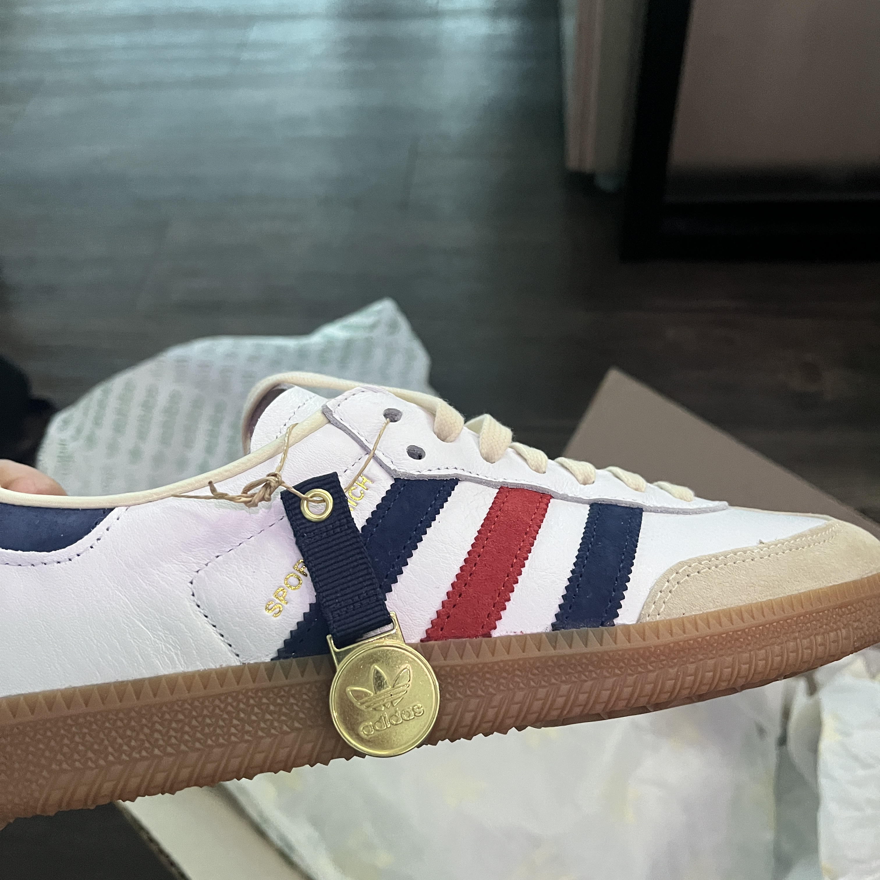 Adidas x Sporty & Rich Samba OG Cloud White Night Indigo 착용 스타일 - 2