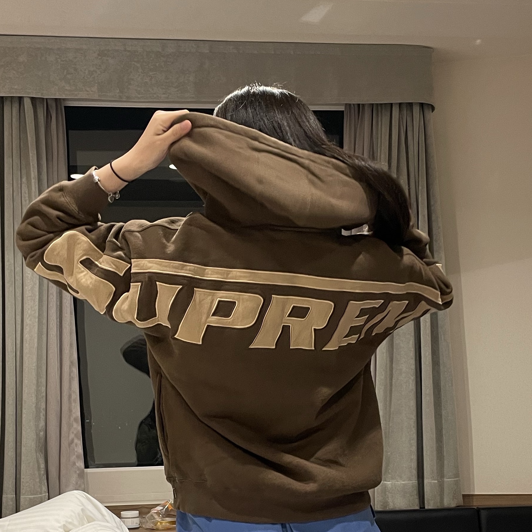 Supreme Wrapped Half Zip Hooded Sweatshirt Dusty Brown - 24SS 착용 스타일