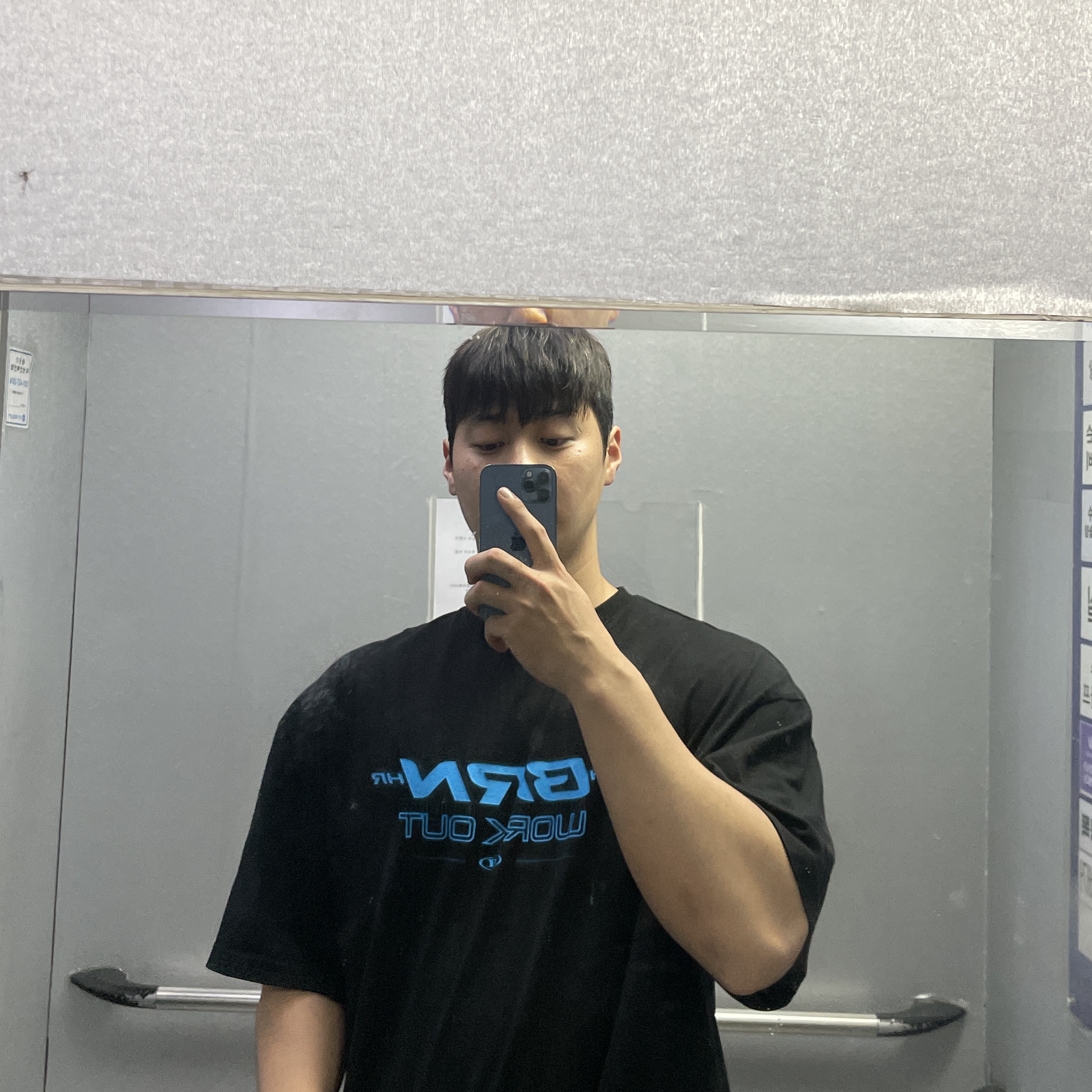 BORN TO WIN BRN Bold T-Shirts Black 착용 스타일