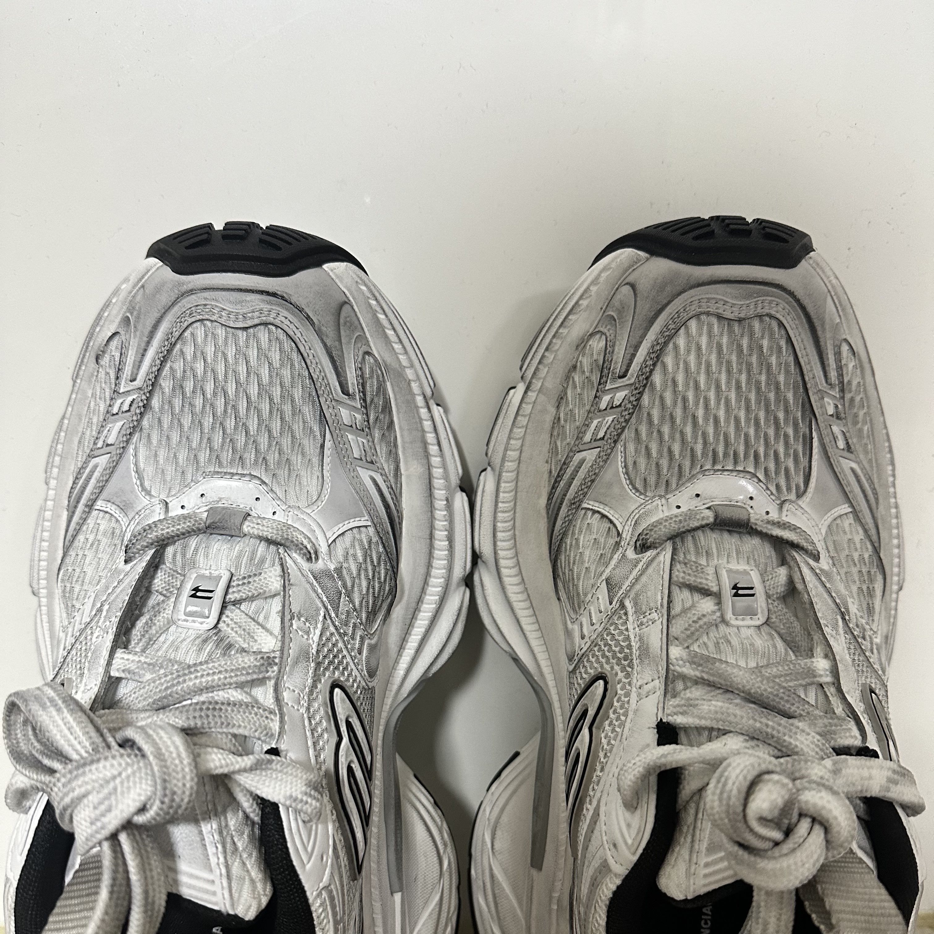 Balenciaga 10XL Sneakers White Grey Silver Black 착용 스타일 - 5