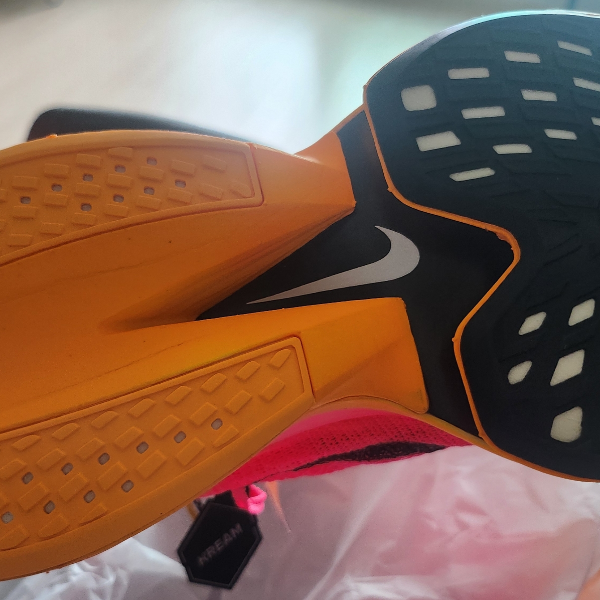 Nike Air Zoom Alphafly Next% 2 Hyper Pink 착용 스타일 - 3