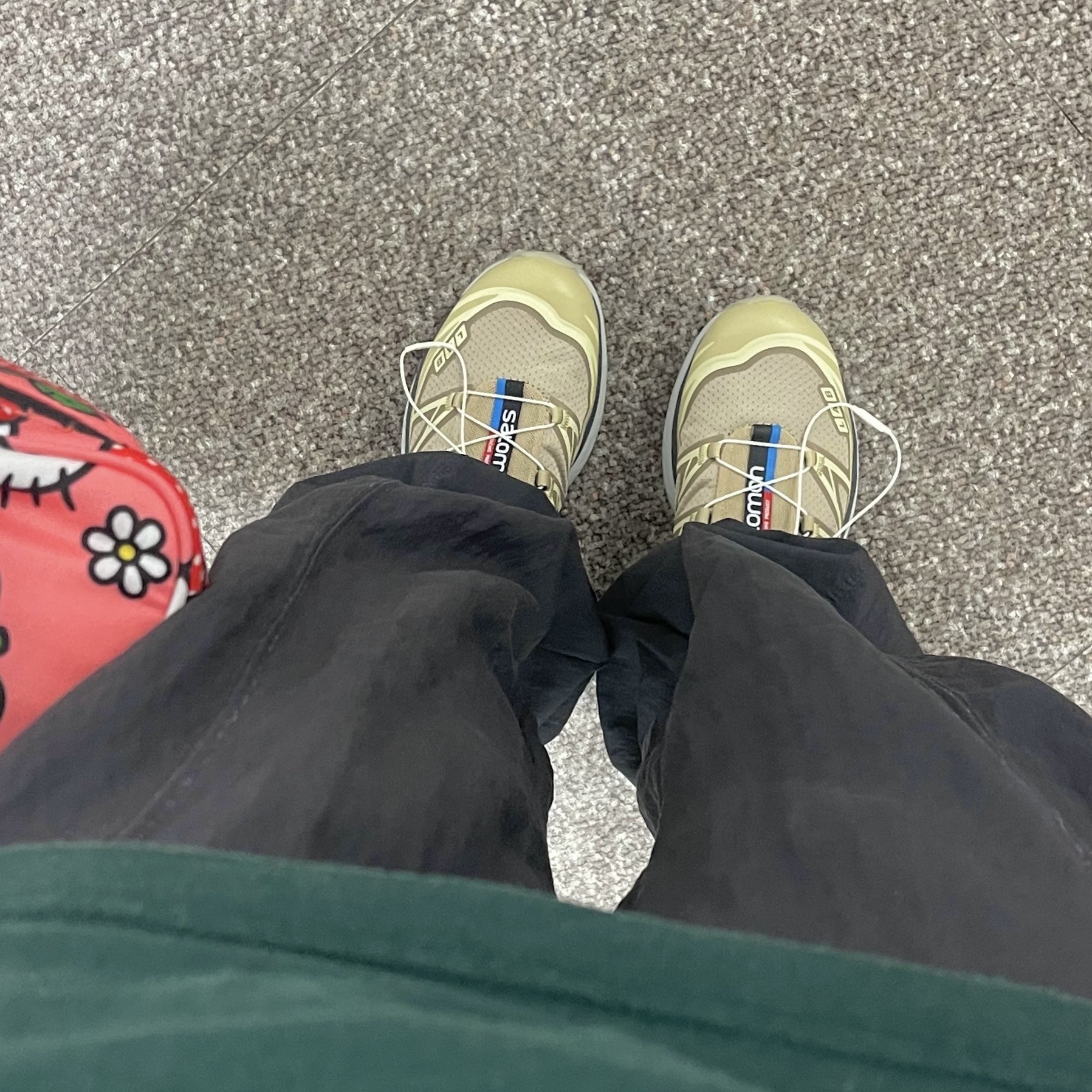 Salomon XT-6 Clear Safari Vanila Ice 착용 스타일 - 2