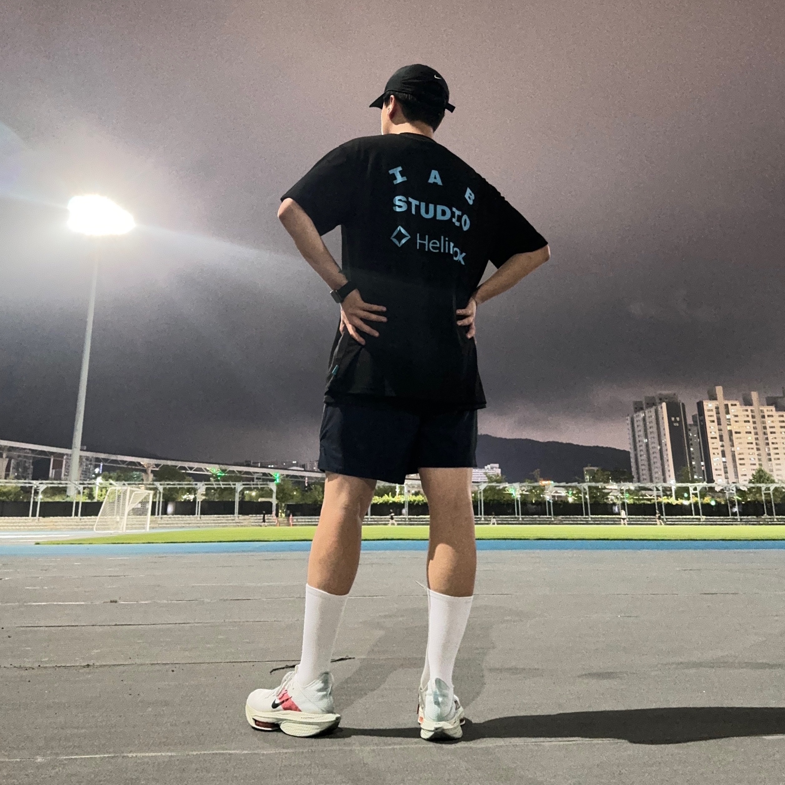 IAB Studio x Helinox T-Shirt Black, Nike Air Zoom Alphafly Next% 2 Eliud Kipchoge 착용 스타일