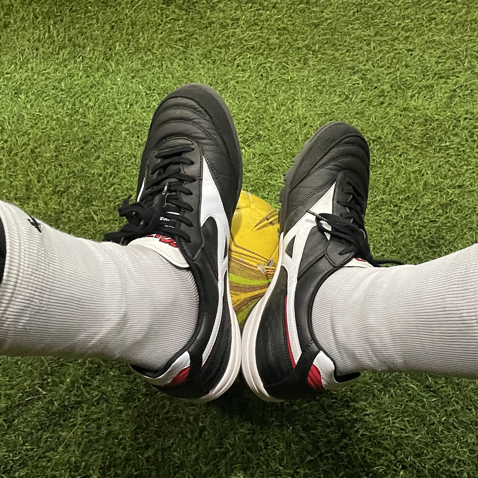 Mizuno Morelia Sala Japan TF Black White 착용 스타일