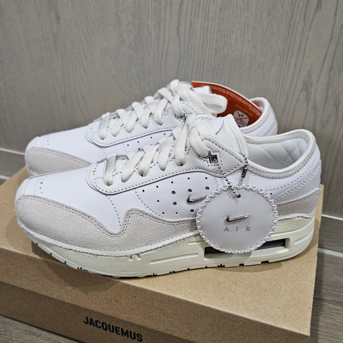 Nike x Jacquemus Air Max 1 '86 Sail and Summit White 착용 스타일 - 1