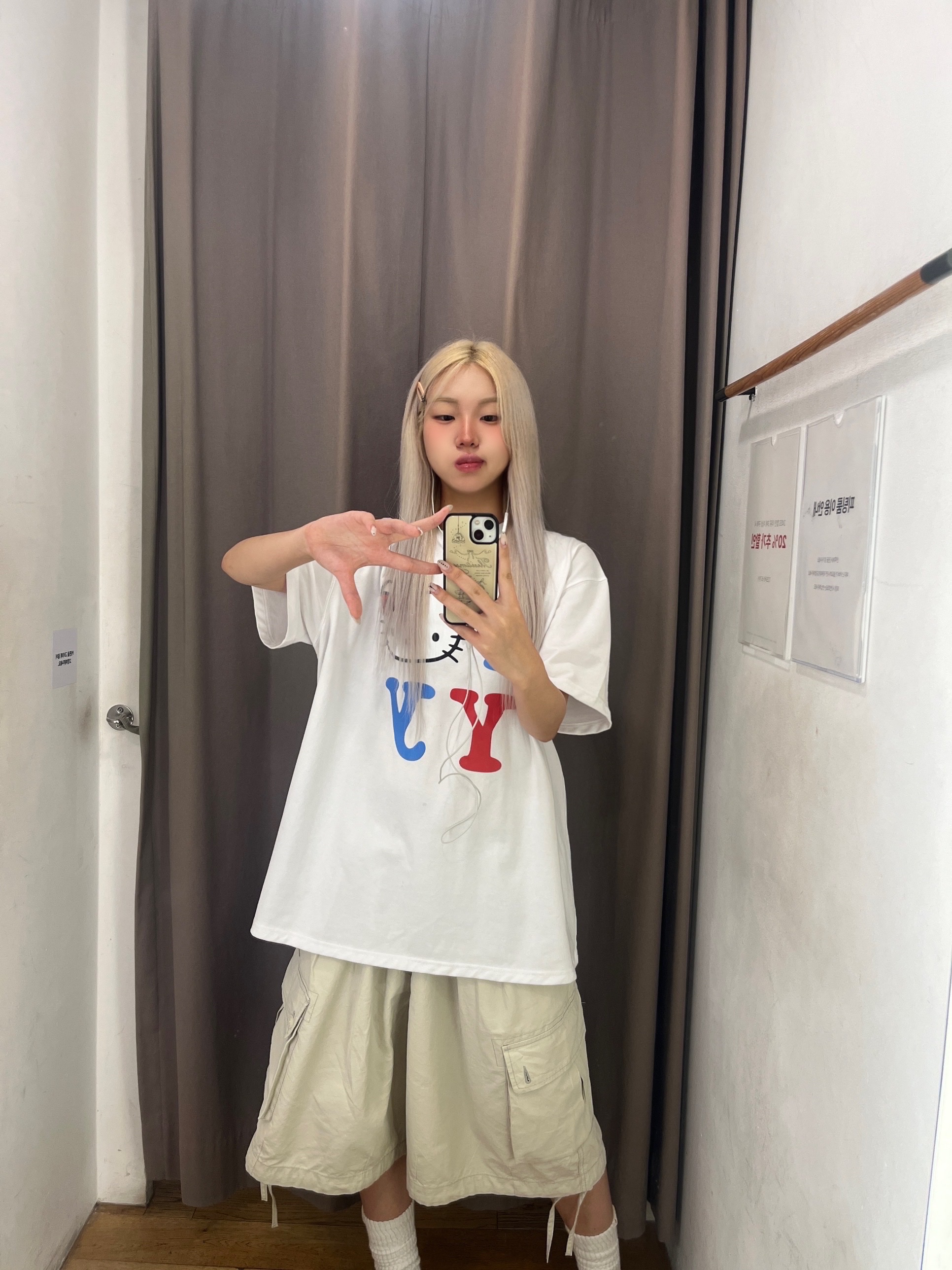 Open Yy x Hello Kitty T-Shirt White 착용 스타일