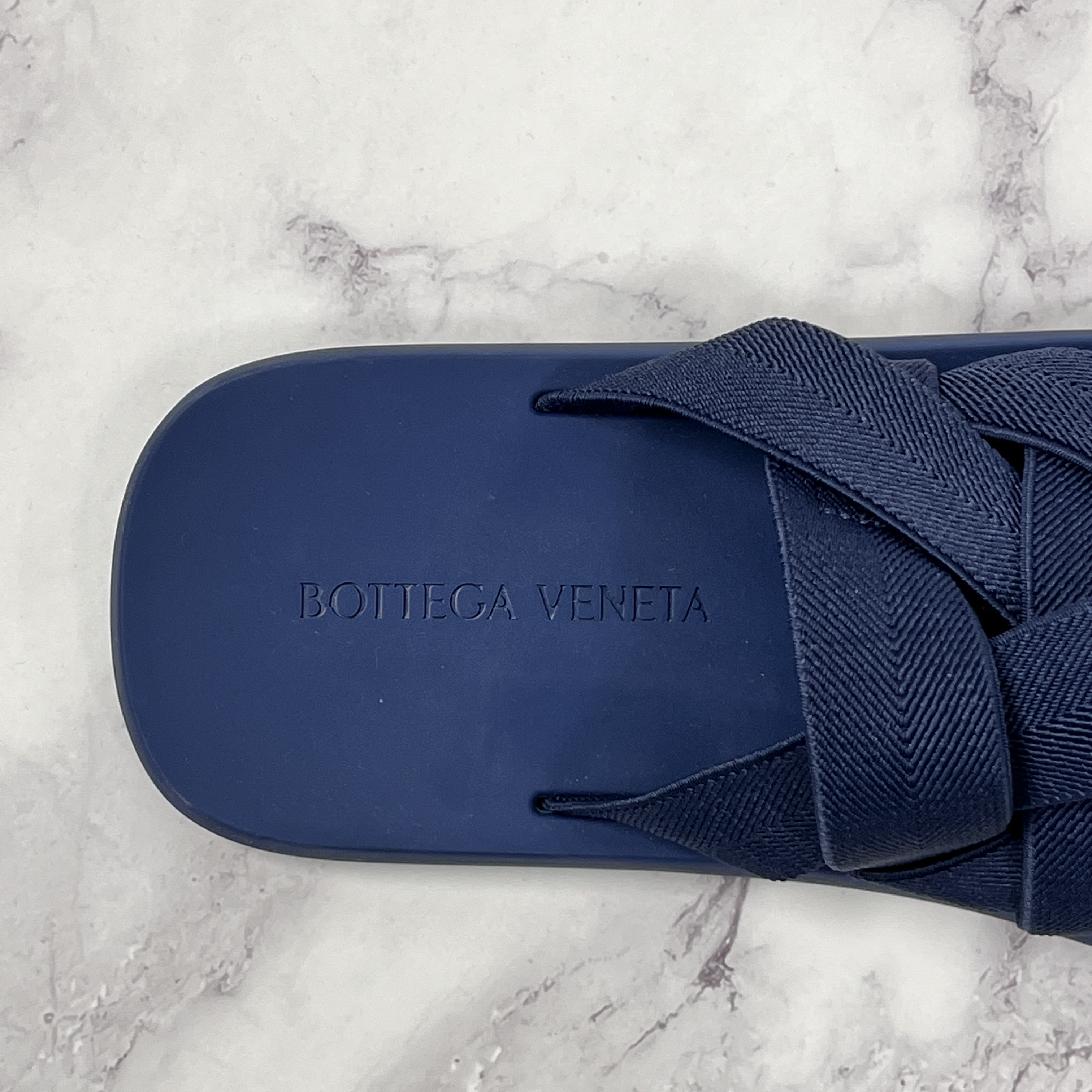 Bottega Veneta Plat Mule Navy 착용 스타일 - 3