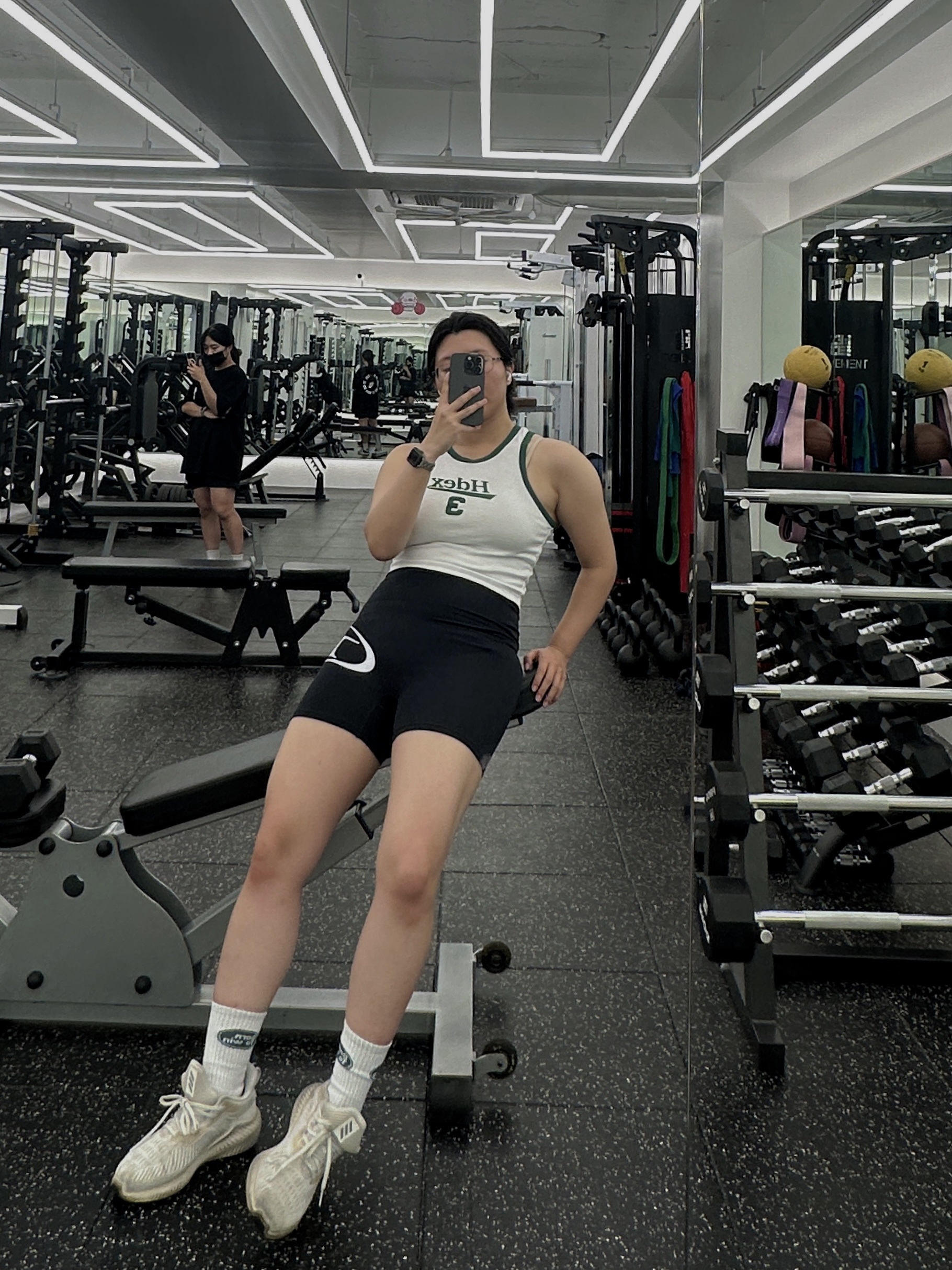BORN TO WIN B Logo 3.5 Biker Shorts Black 착용 스타일