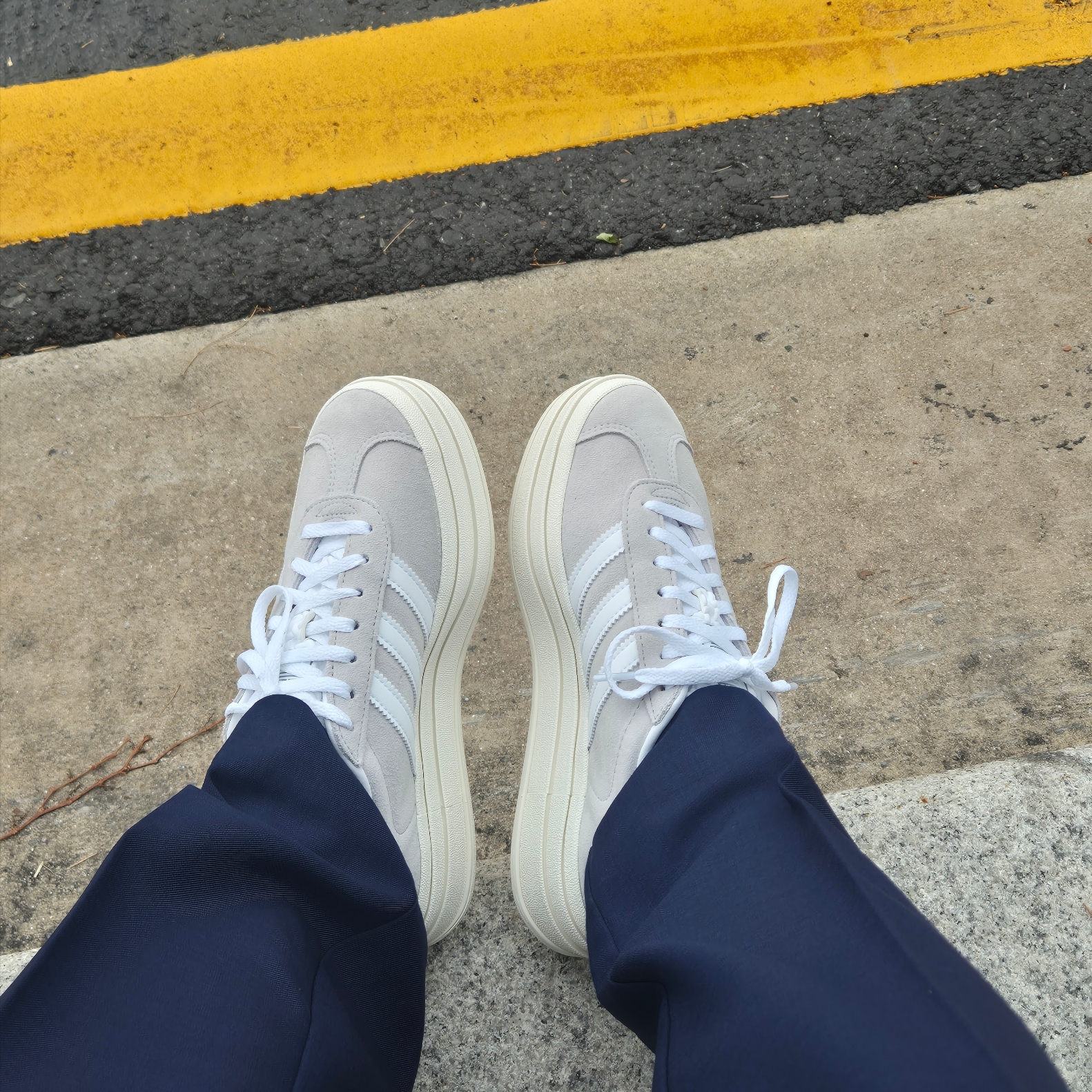 (W) Adidas Gazelle Bold Grey Cloud White 착용 스타일 - 2