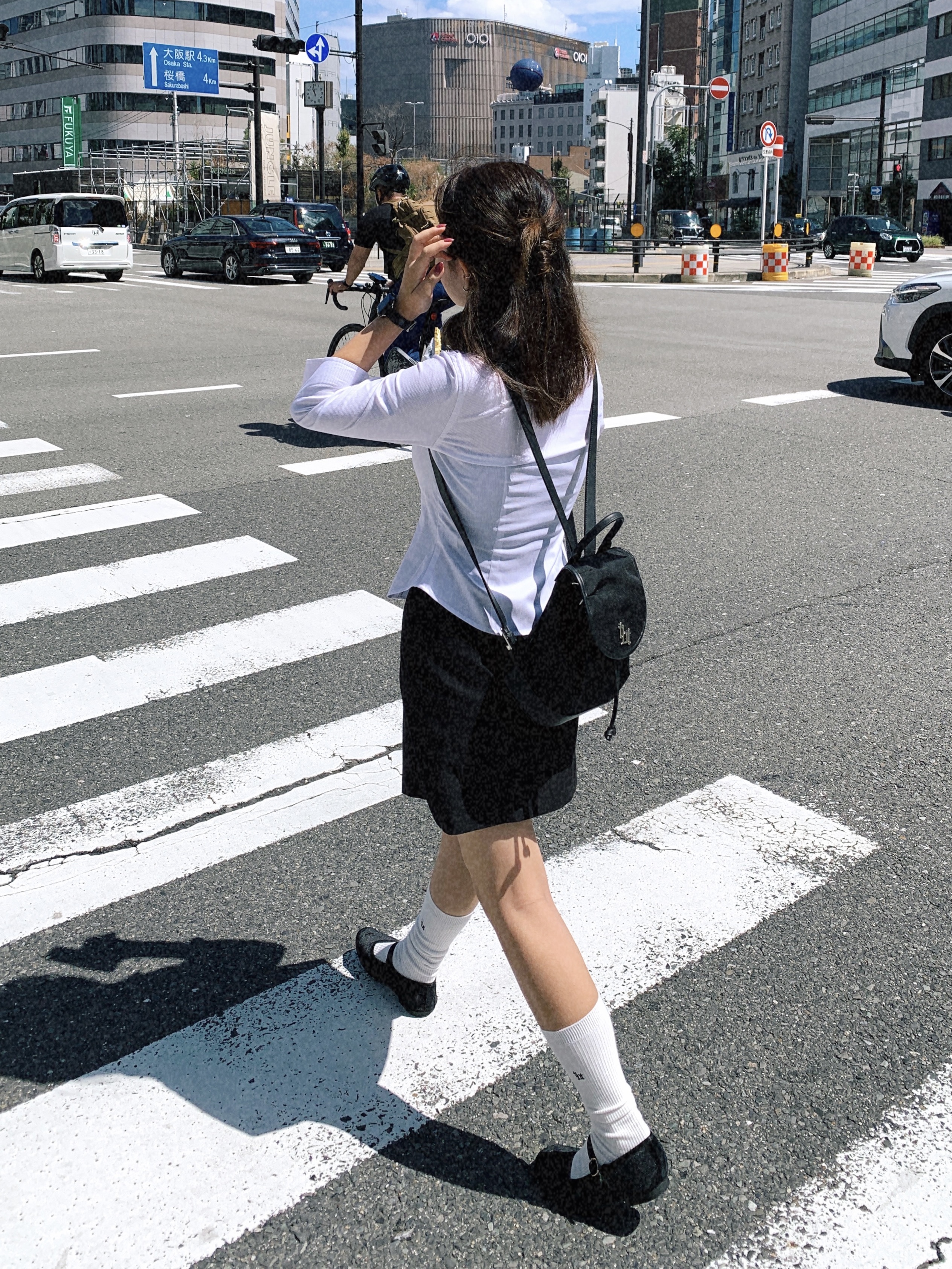 Threetimes Acorn Backpack Black 착용 스타일 - 2