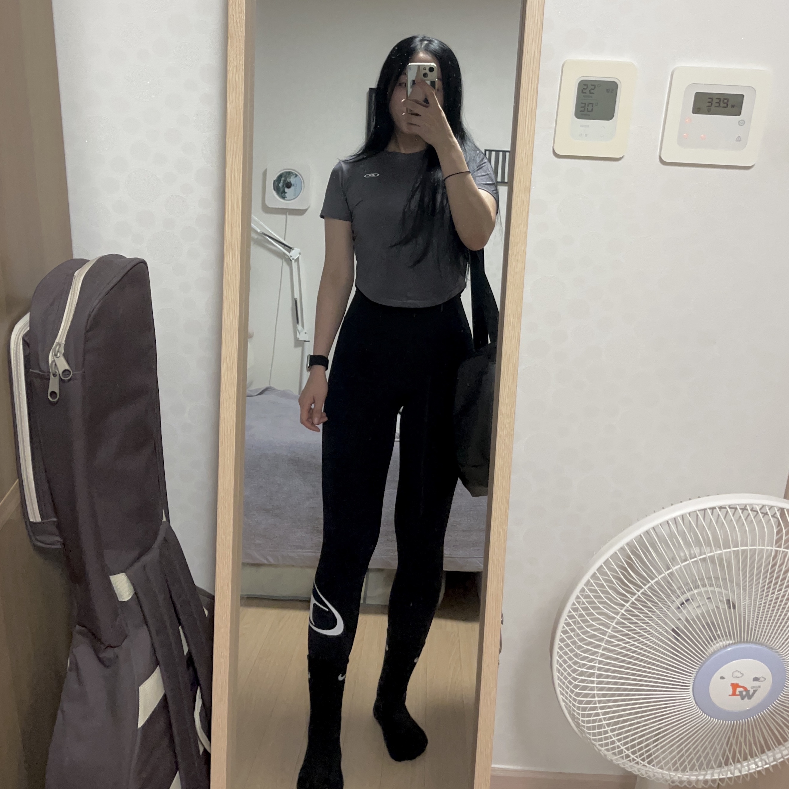 BORN TO WIN Symbol B Long Leggings Black, BORN TO WIN Quick Dry Symbol B Crop T-Shirts Charcoal 착용 스타일