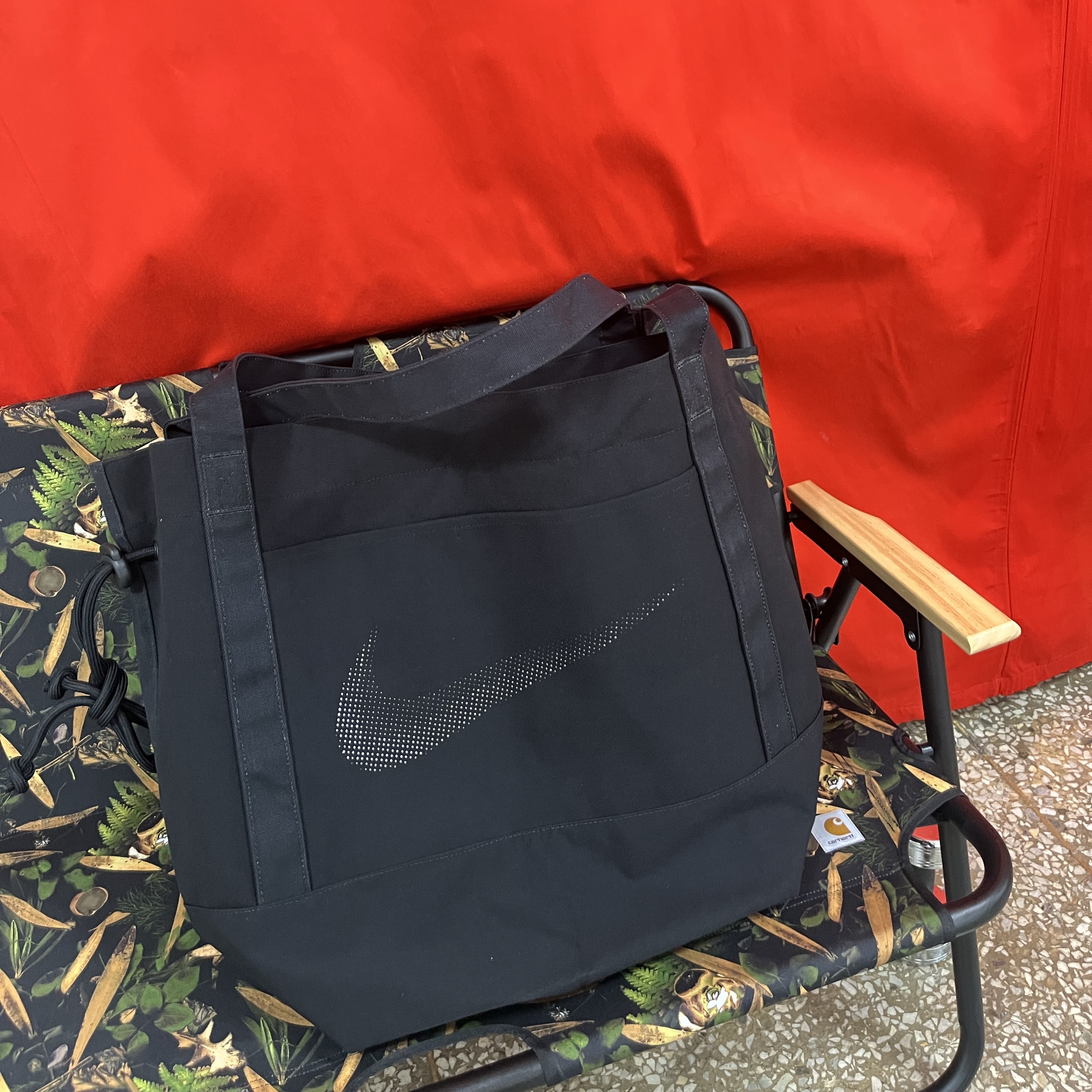 Nike x Stussy Tote Bag Black 착용 스타일