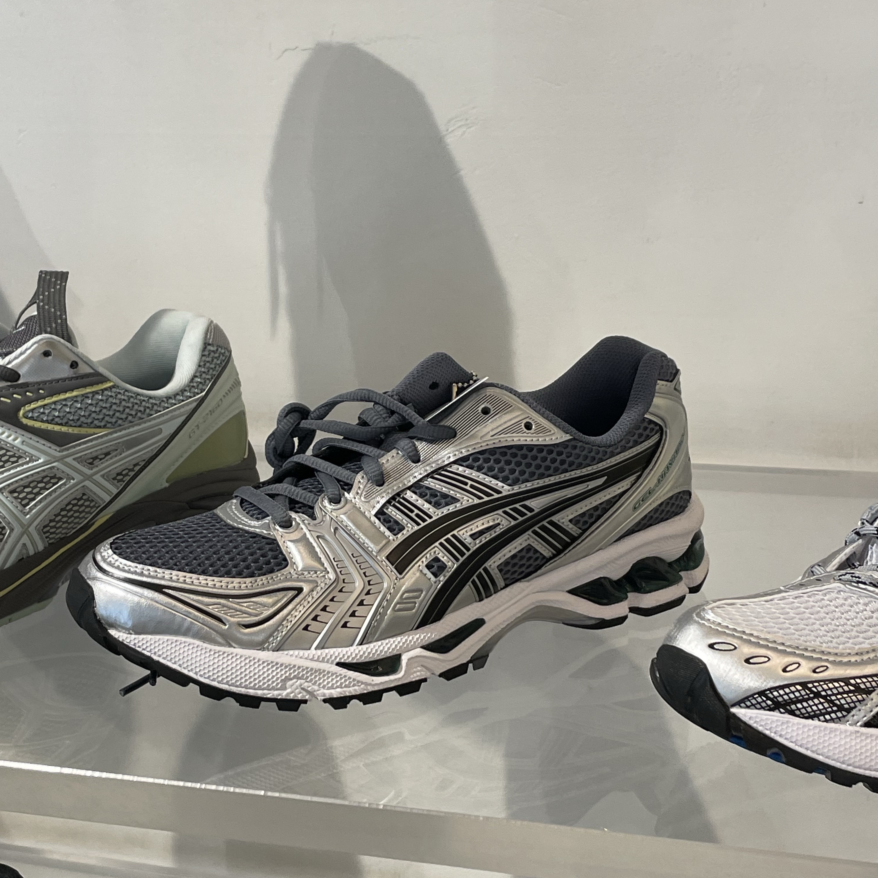 Asics Gel-Kayano 14 Metropolis Jasper Green 착용 스타일
