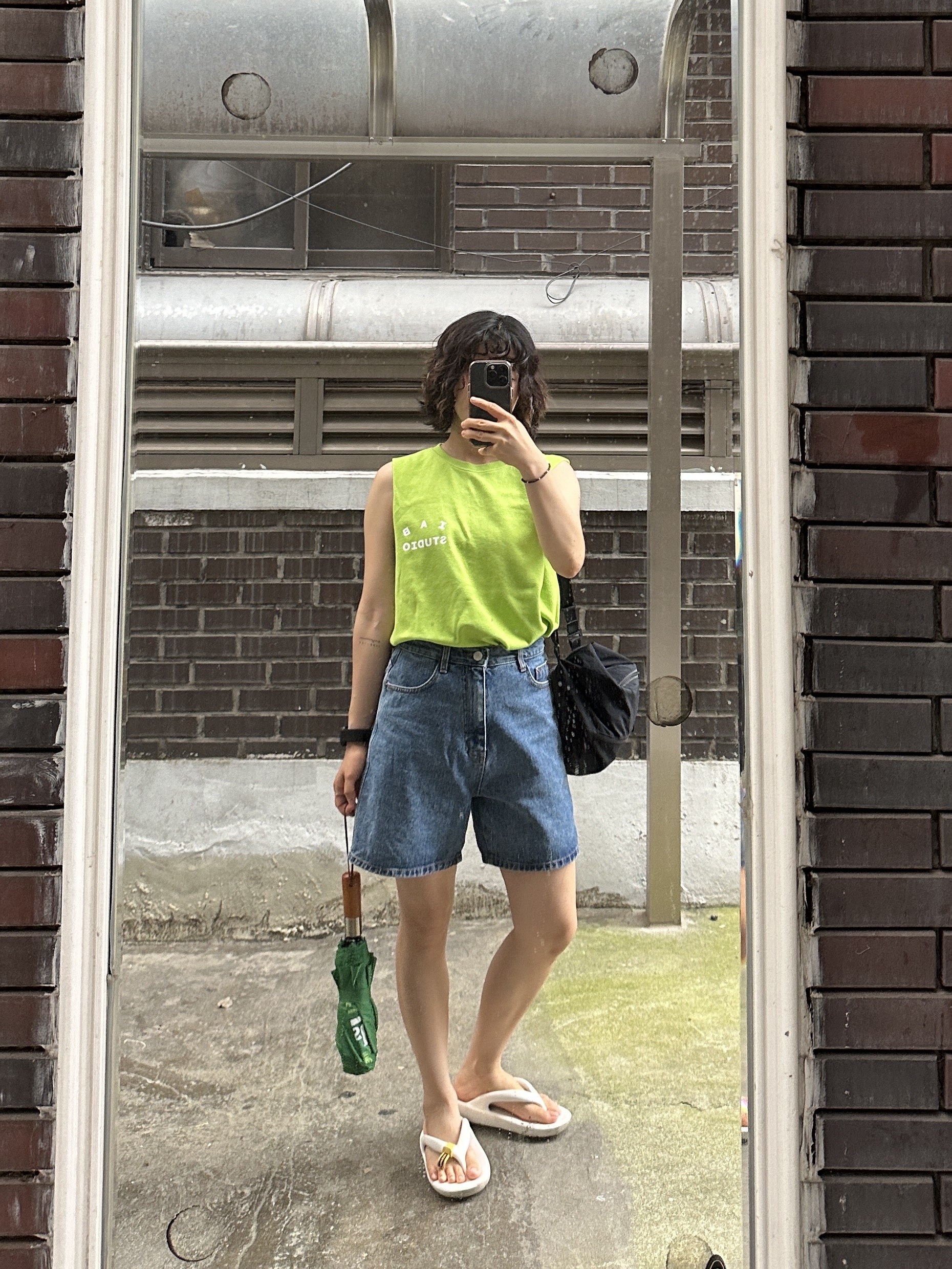 Taw&Toe Flip Flop Zerovity Bio Off white, IAB Studio T-Shirt Lime 착용 스타일
