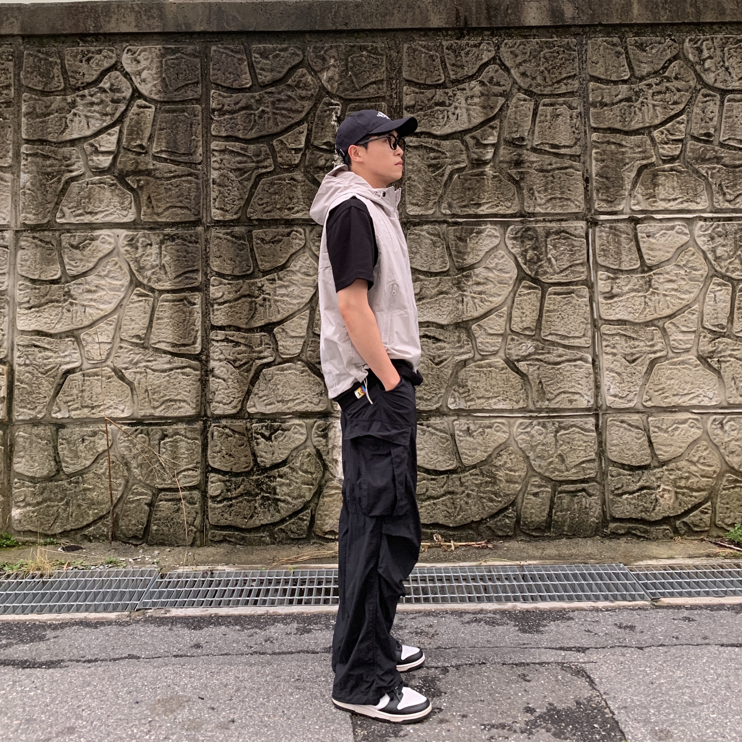 IAB Studio 10th Anniversary T-Shirt Black, IAB Studio 10th Anniversary T-Shirts Pack White & Black (2 Pack) 착용 스타일 - 2