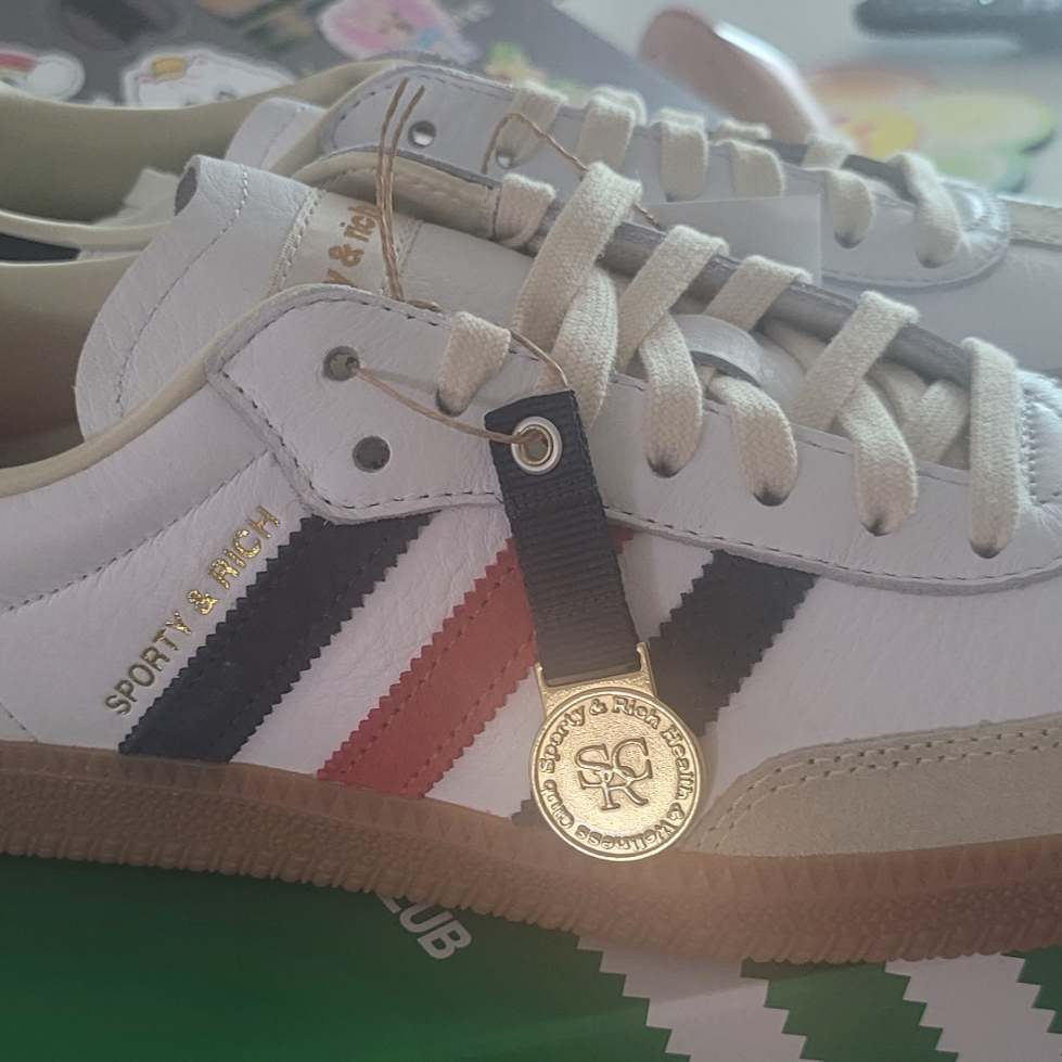 Adidas x Sporty & Rich Samba OG Cloud White Night Indigo 착용 스타일 - 1