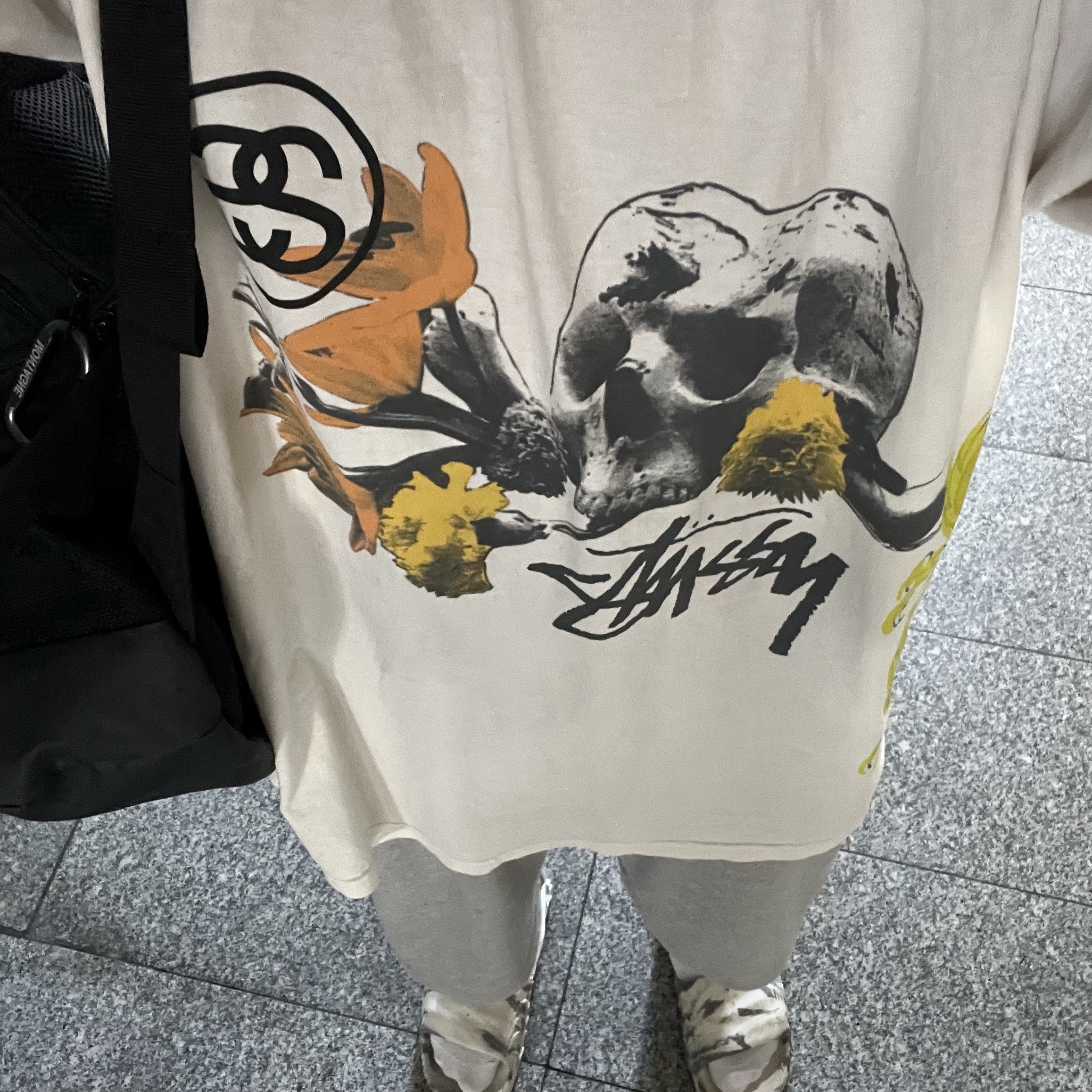 Stussy Strike Pigment Dyed T-Shirt Natural, Adidas Adilette 22 Wonder White Grey 착용 스타일
