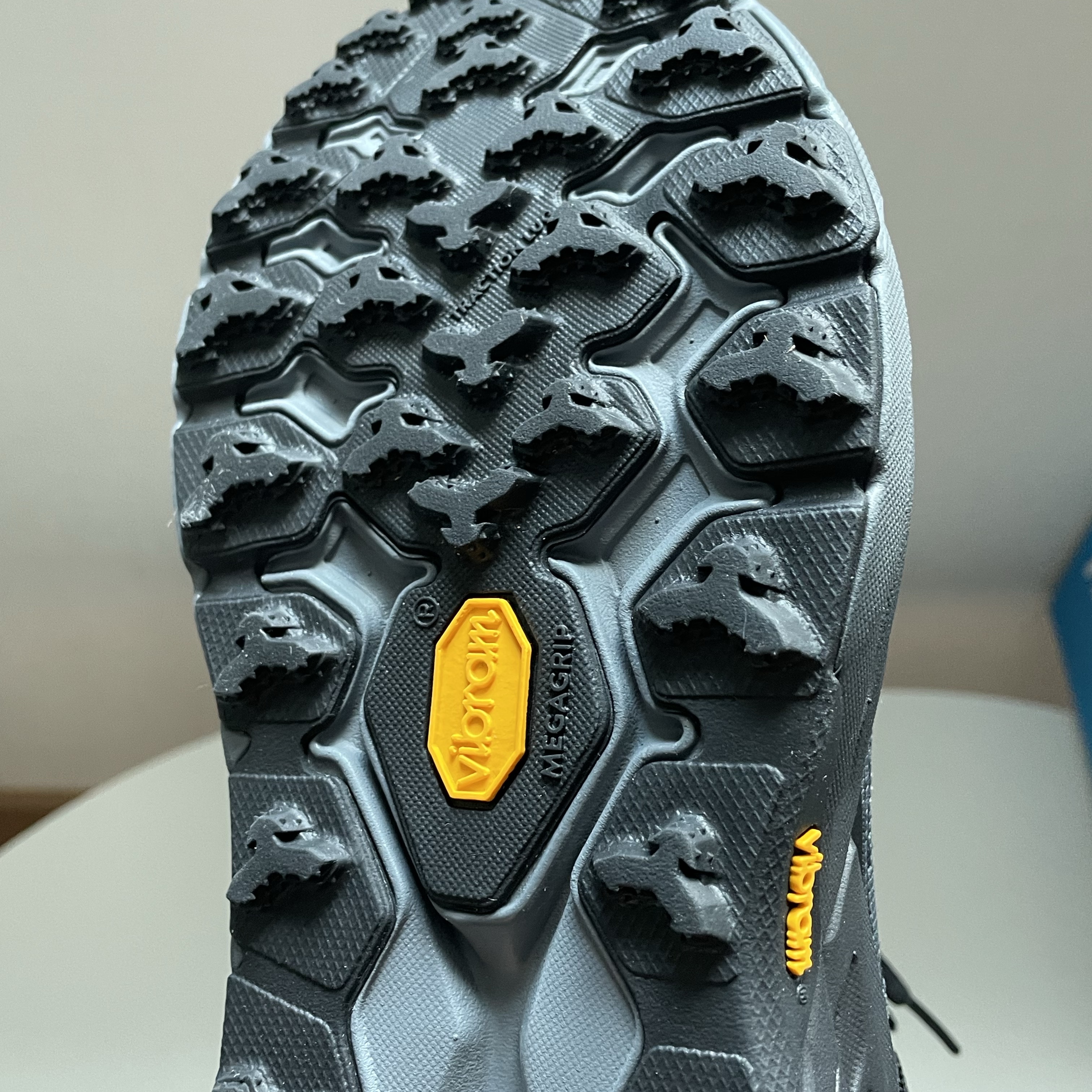 (W) Hoka Speedgoat 5 Gore-Tex Black 착용 스타일 - 7