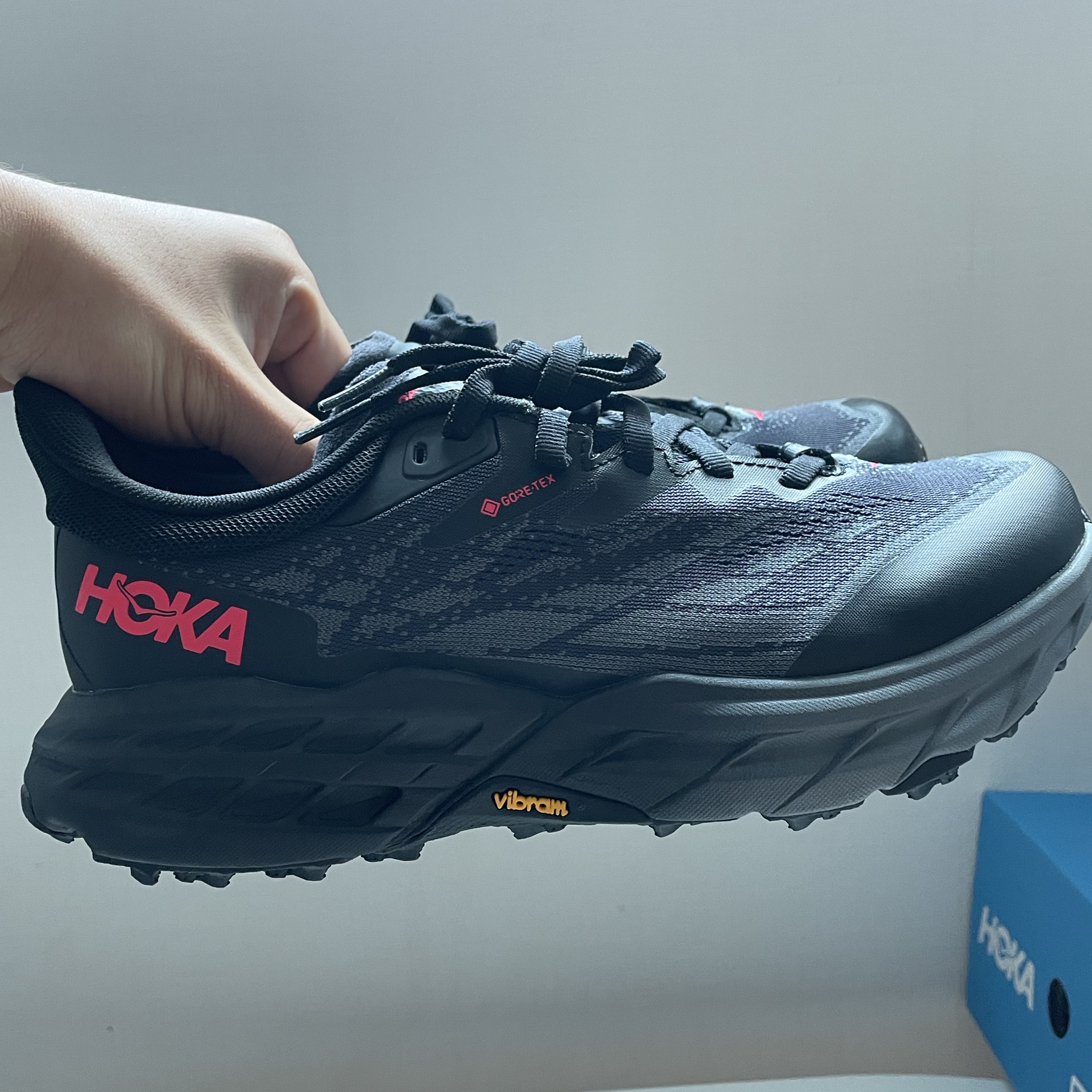(W) Hoka Speedgoat 5 Gore-Tex Black 착용 스타일 - 6