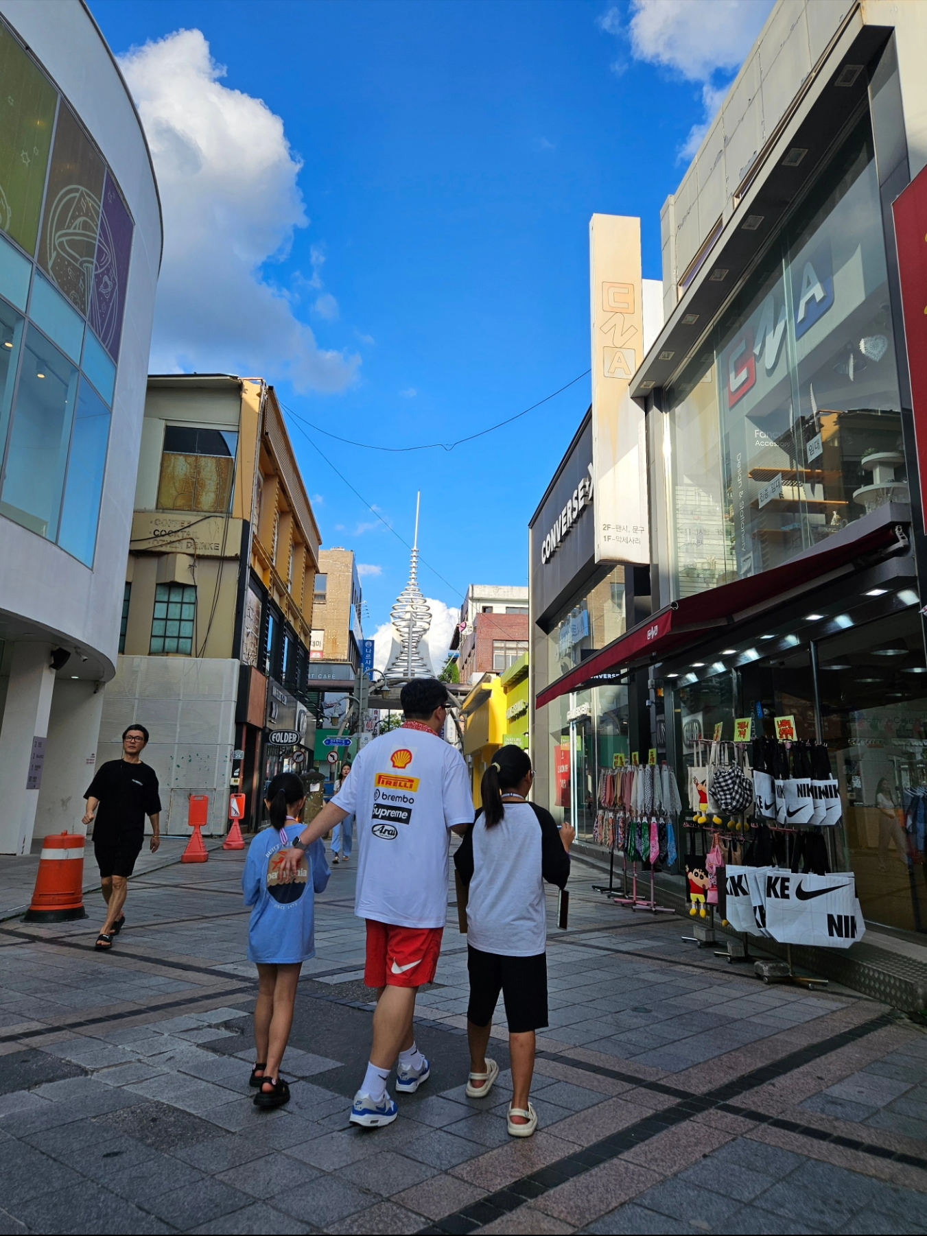 Supreme x Ducati Logos T-Shirt White - 24SS, Nike x Stussy Water Shorts Habanero Red 착용 스타일 - 1