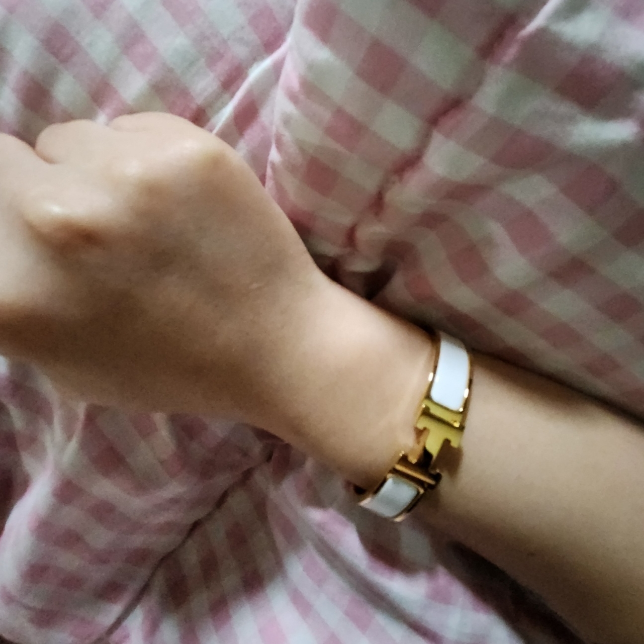 (W) Hermes Clic H Bracelet Gold & Blanc 착용 스타일 - 3