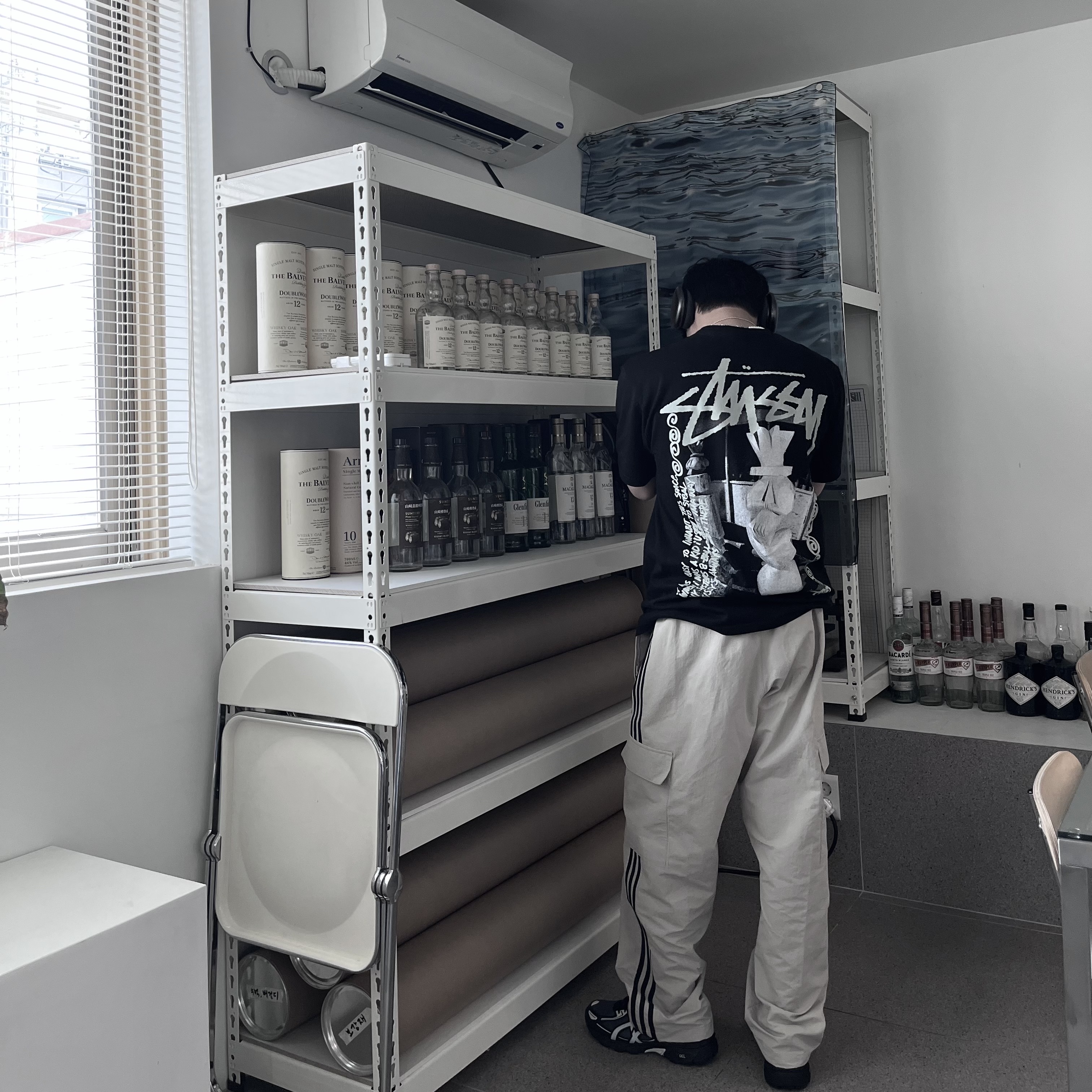 Asics Gel-Venture 6 Carrier Grey, Stussy Landin T-Shirt Black 착용 스타일 - 2