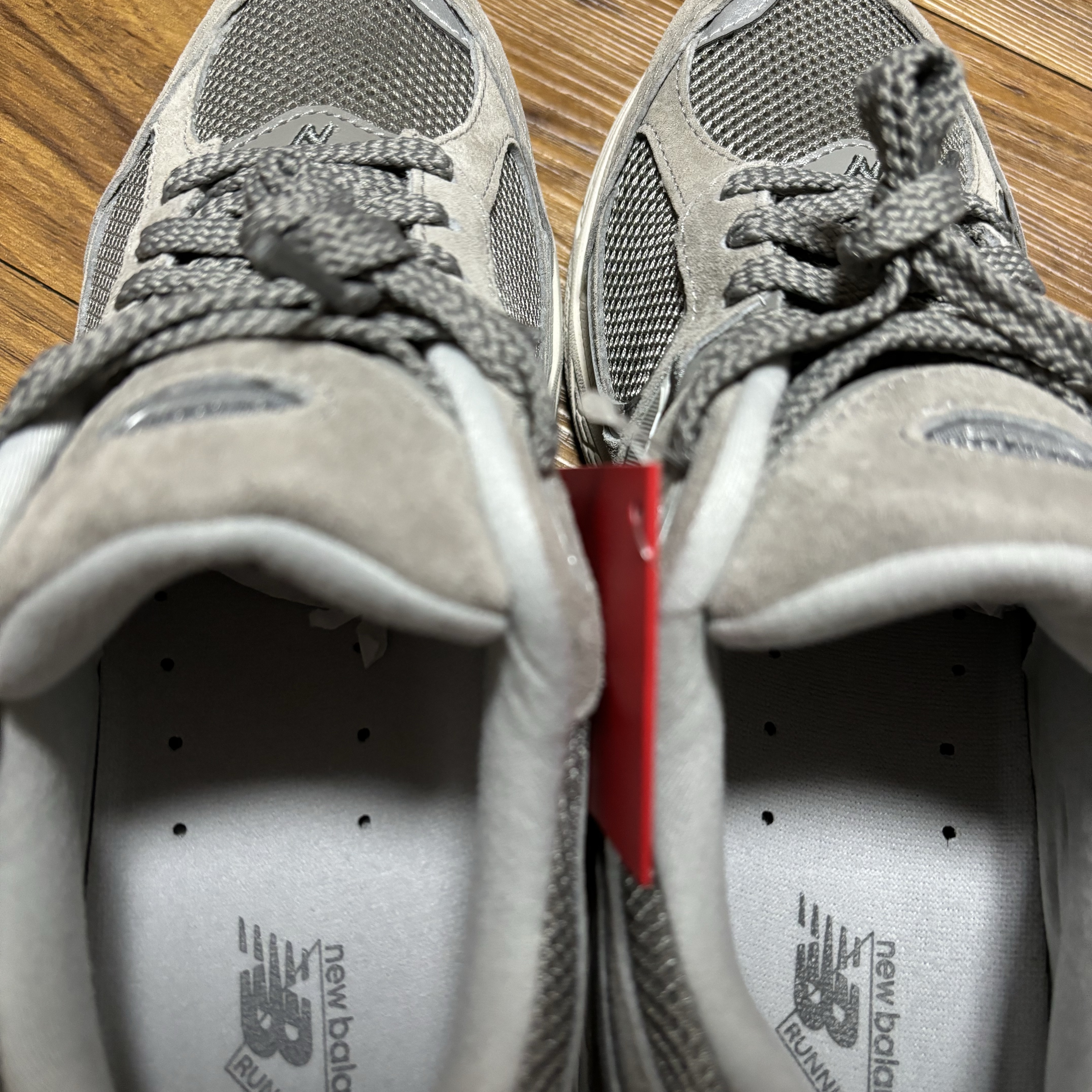 New Balance 2002R Grey 착용 스타일